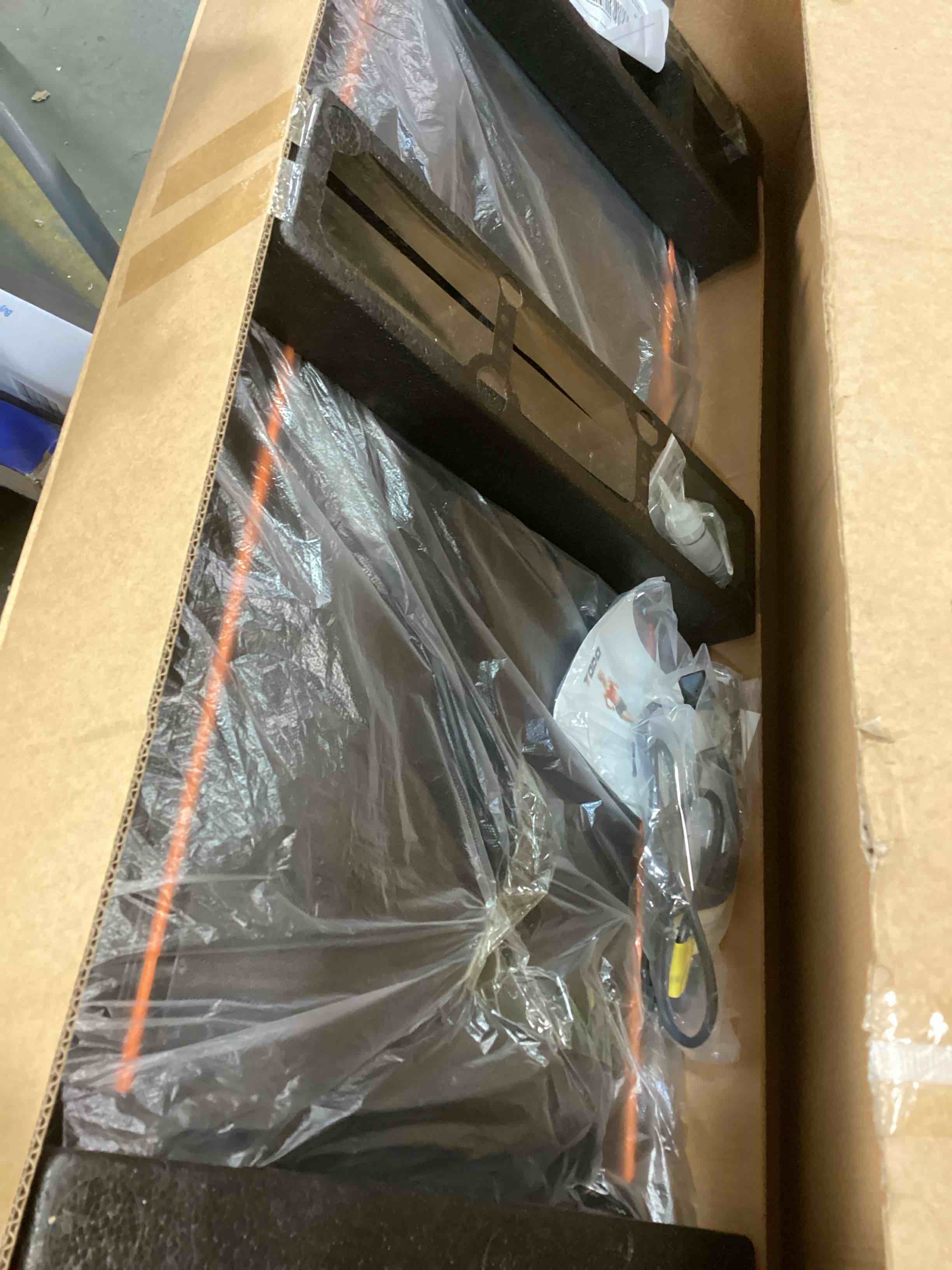 https://s3.amazonaws.com/lotting-images-prod/bidfta/GRN5890111_1706375879303.jpeg