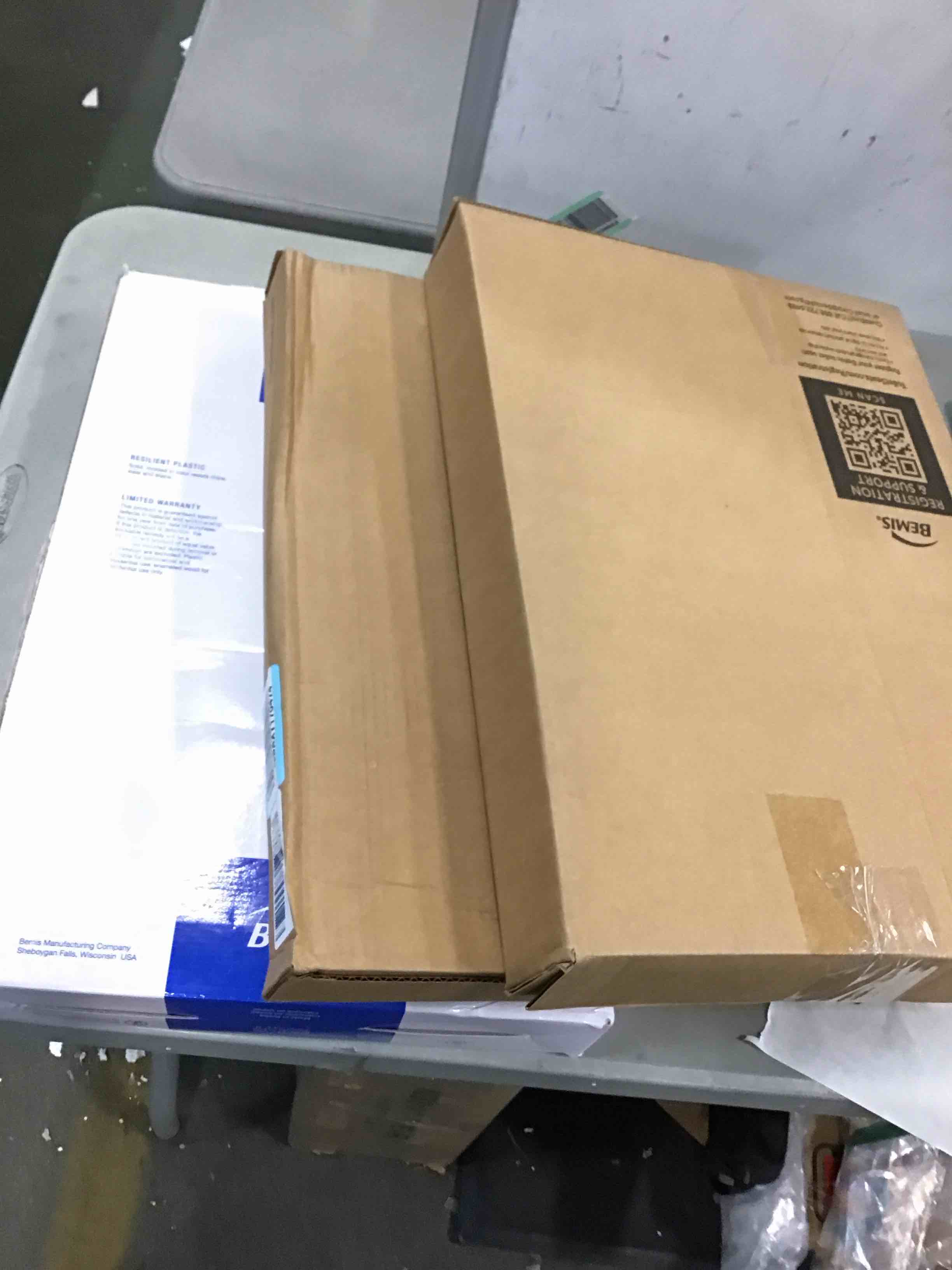 Assortment of Round Bowl Seats, fits all round toilets, different styles and different sizes, from different brands,