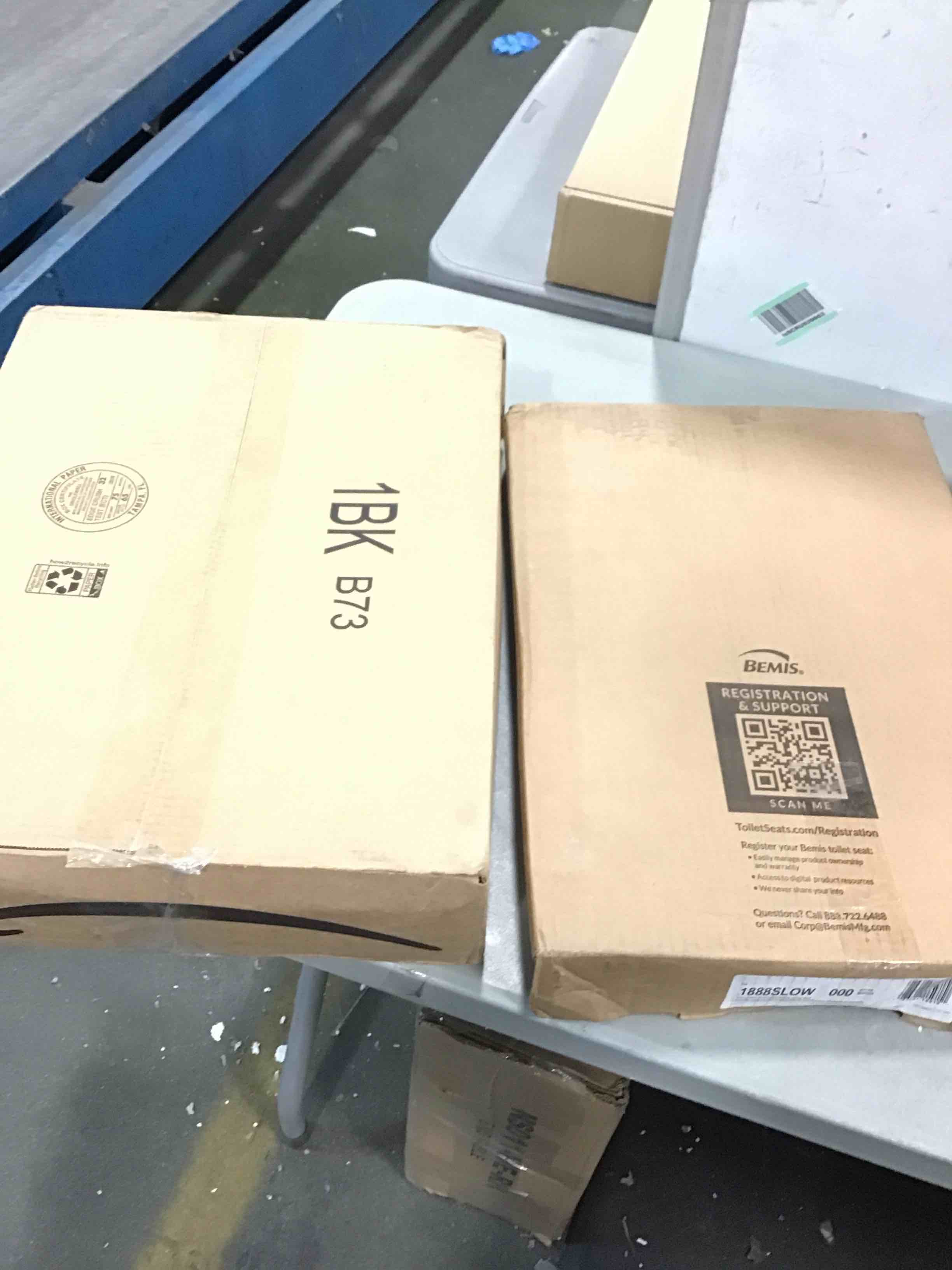 Assortment of Round Bowl Seats, fits all round toilets, different styles and different sizes, from different brands,