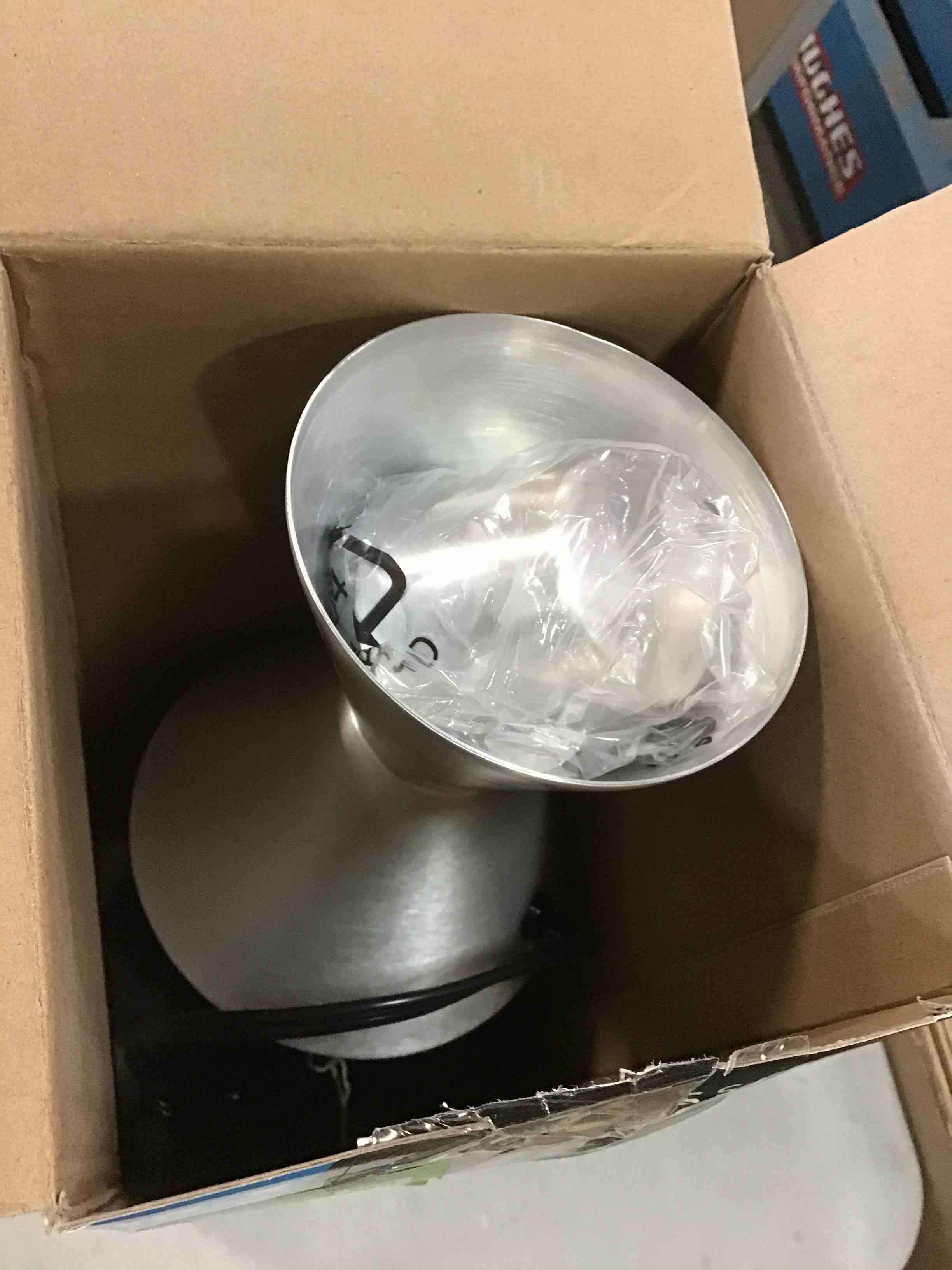 https://s3.amazonaws.com/lotting-images-prod/bidfta/GRN5892422_1708872512995.jpeg