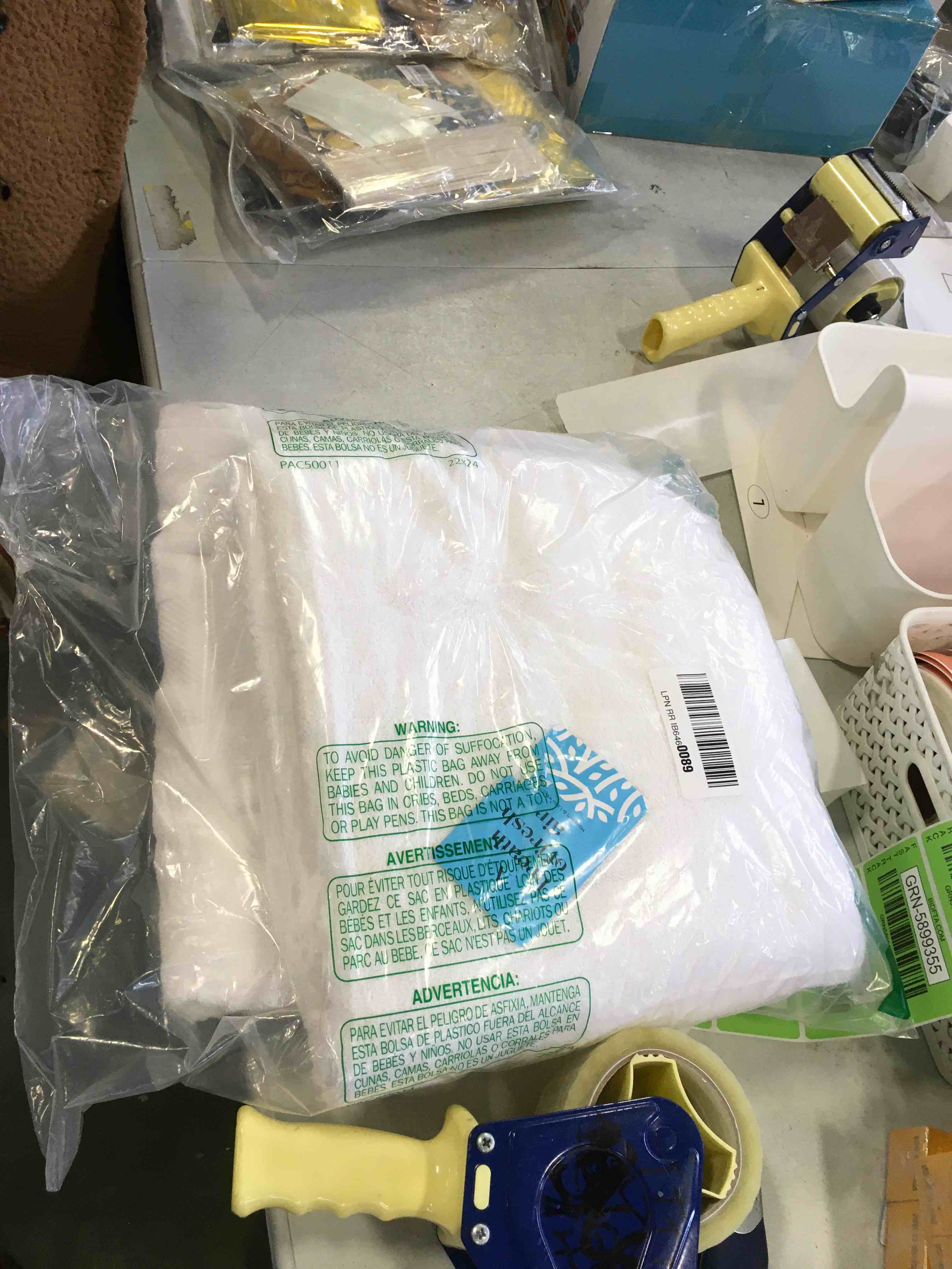 https://s3.amazonaws.com/lotting-images-prod/bidfta/GRN5899351_1706553399855.jpeg