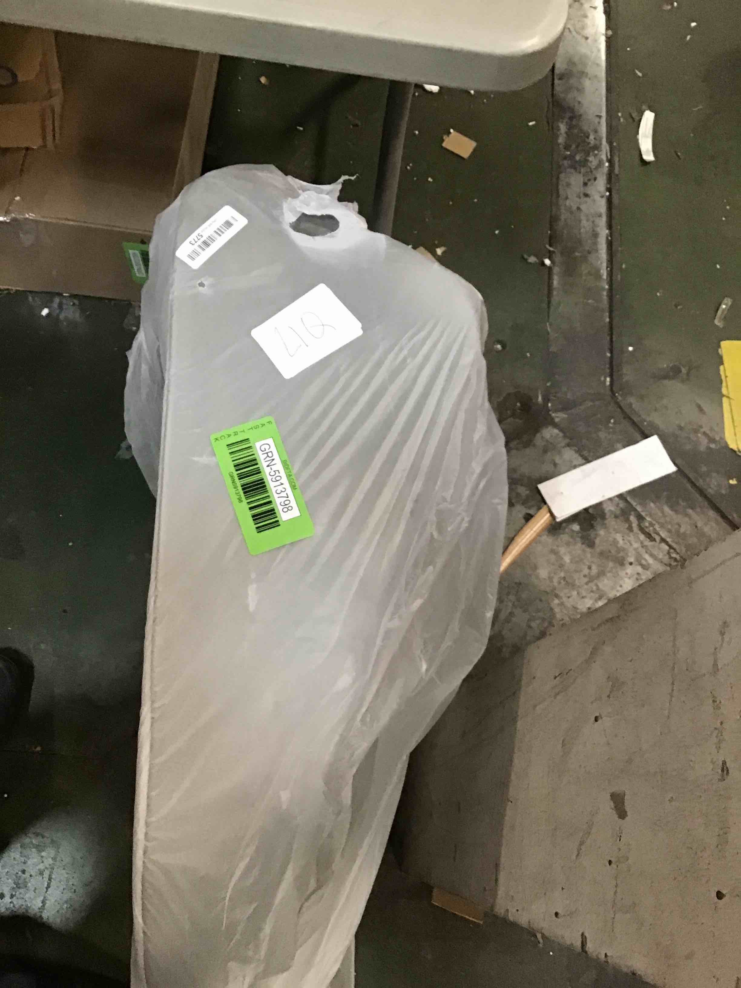 https://s3.amazonaws.com/lotting-images-prod/bidfta/GRN5913798_1711460166710.jpeg