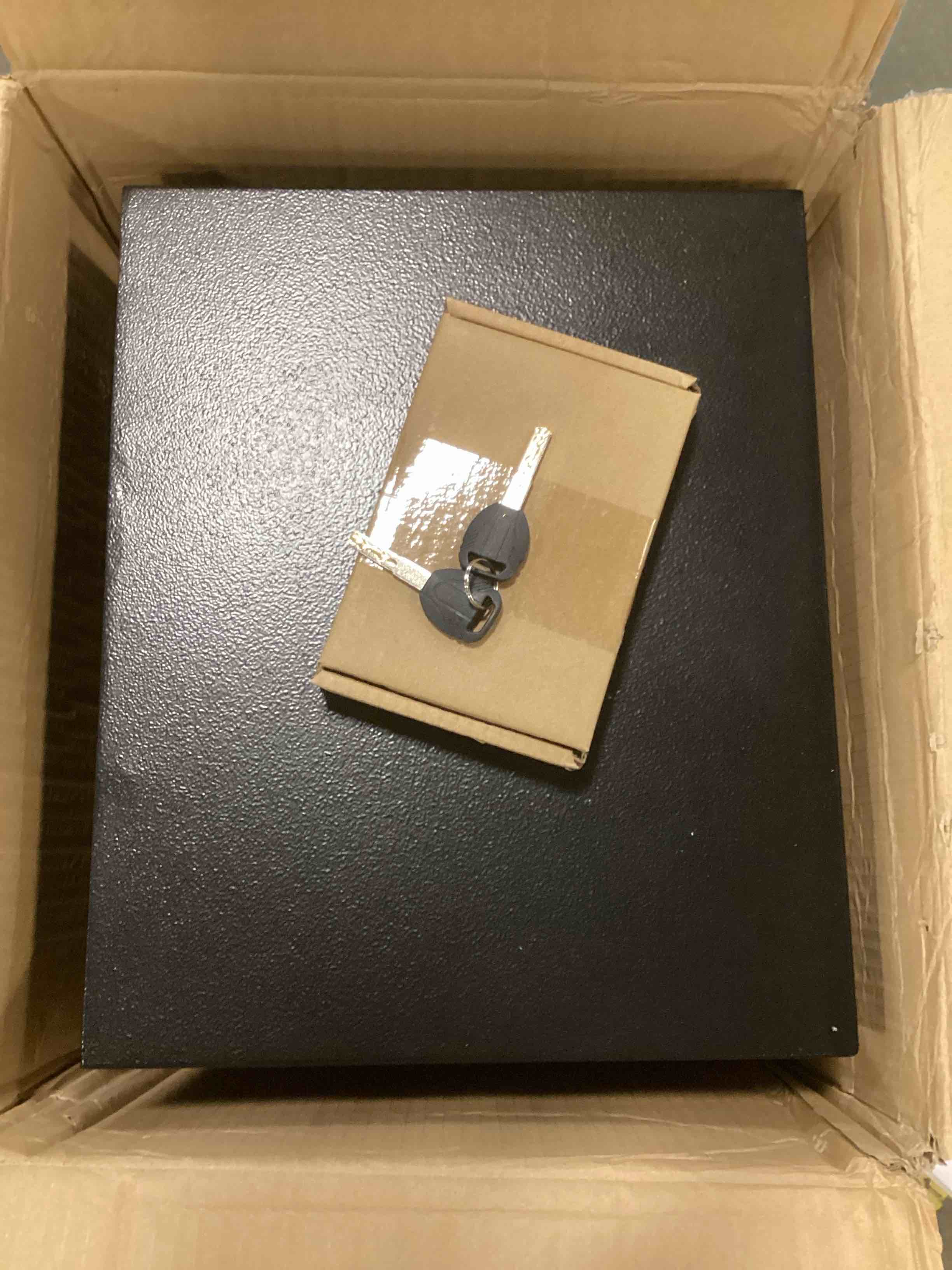 https://s3.amazonaws.com/lotting-images-prod/bidfta/GRN5919782_1711193260983.jpeg