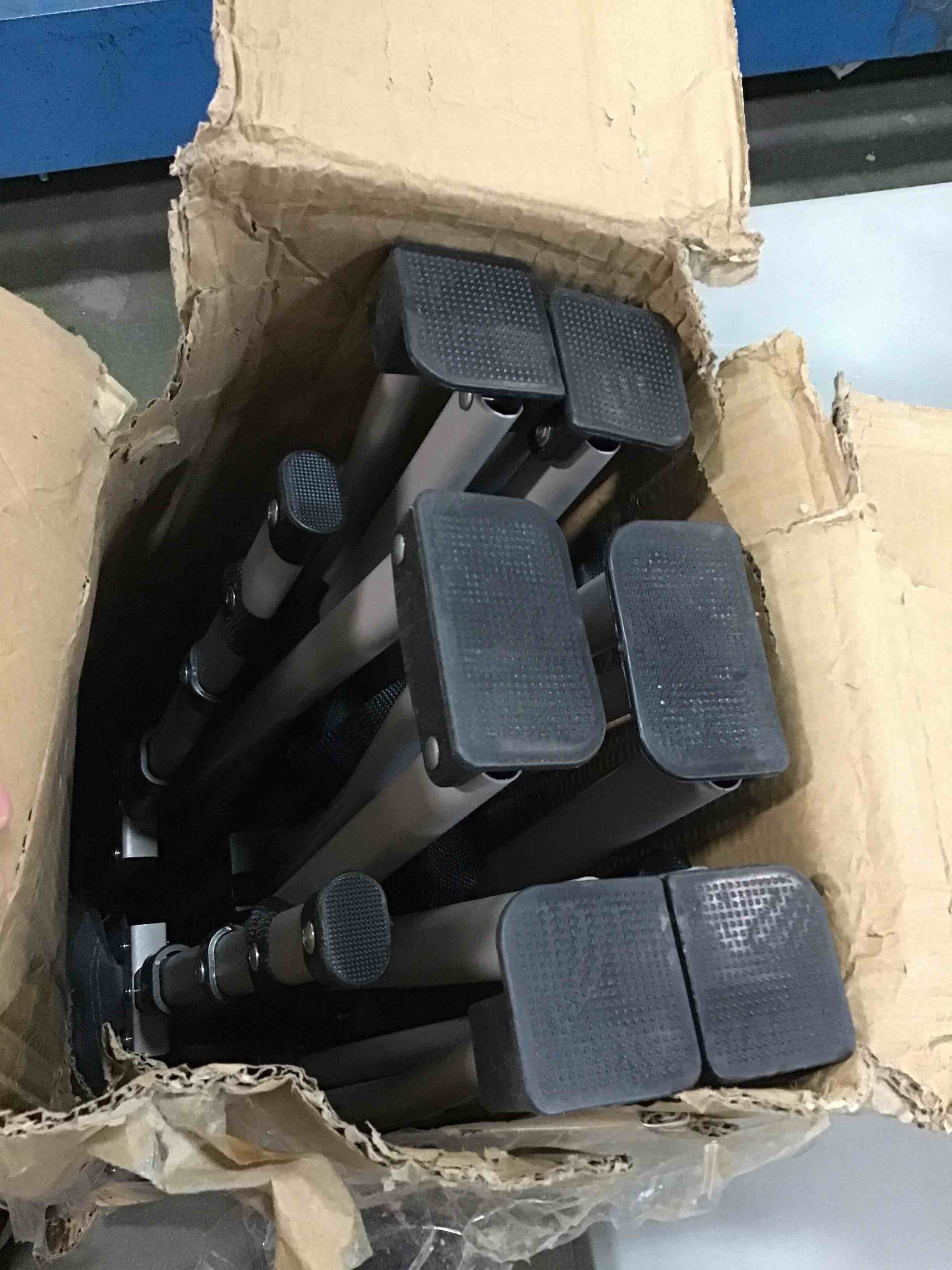 https://s3.amazonaws.com/lotting-images-prod/bidfta/GRN5920918_1711973365897.jpeg