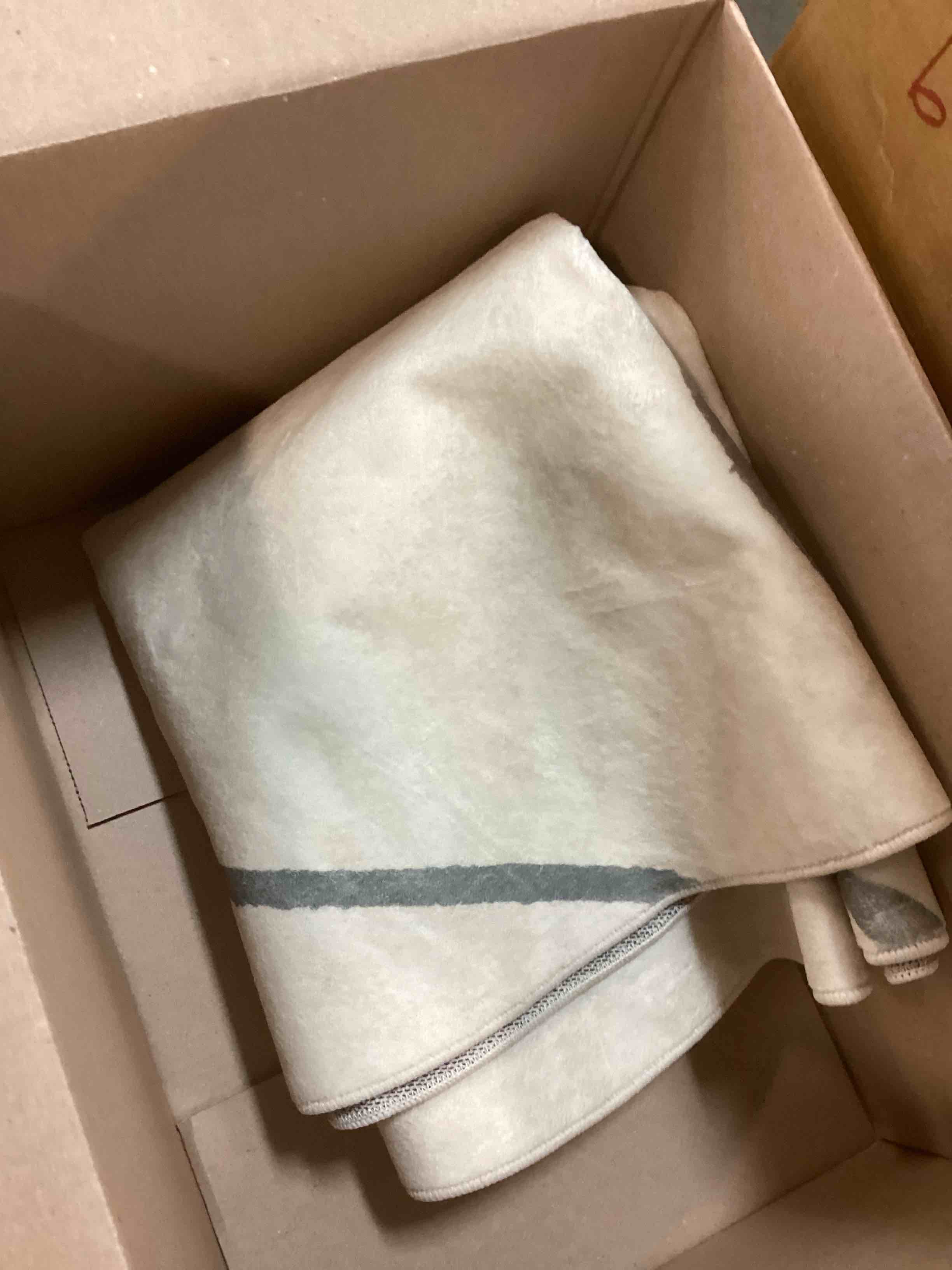 https://s3.amazonaws.com/lotting-images-prod/bidfta/GRN5923339_1711642078258.jpeg