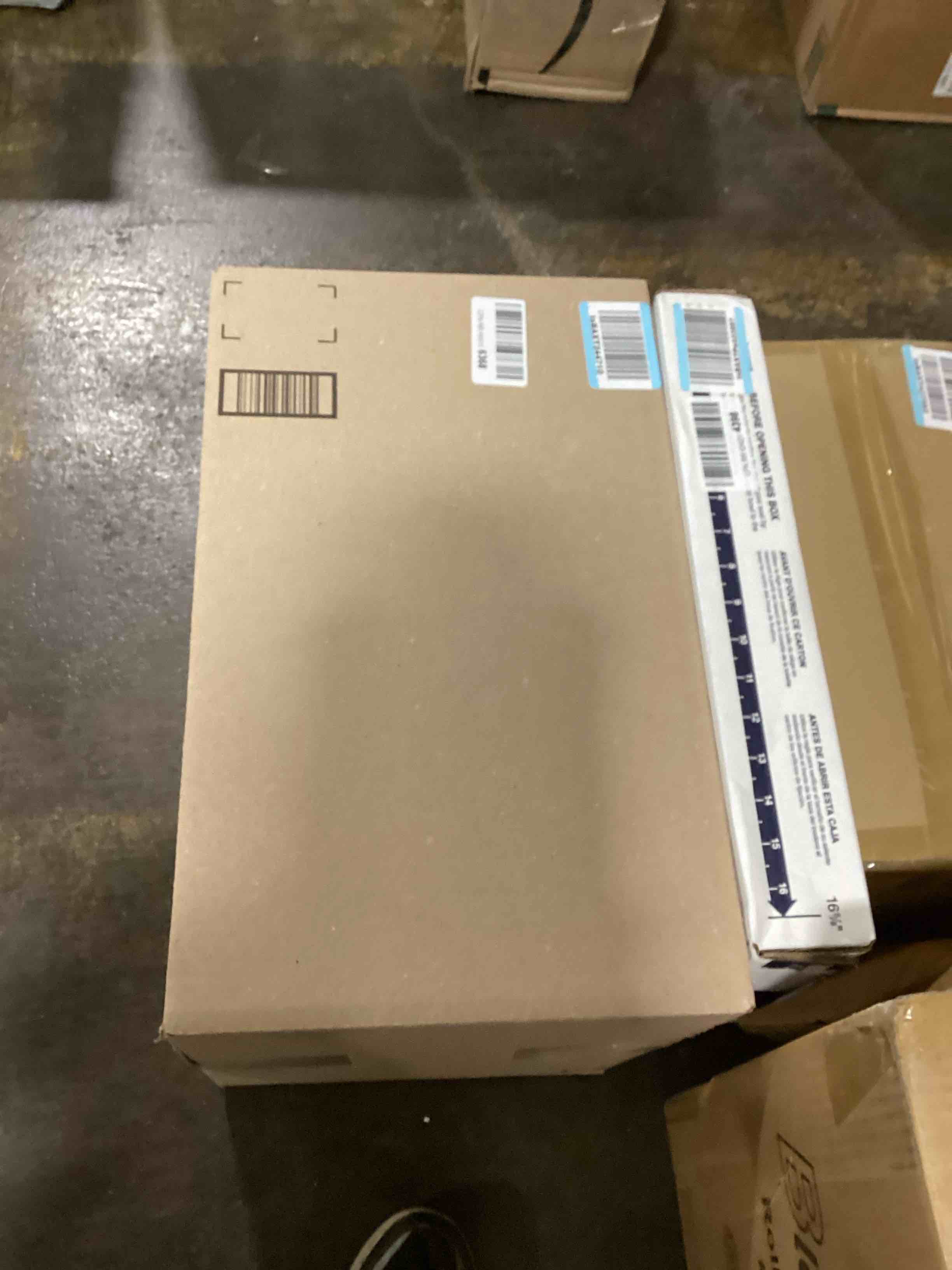 https://s3.amazonaws.com/lotting-images-prod/bidfta/GRN5937549_1707407767632.jpeg
