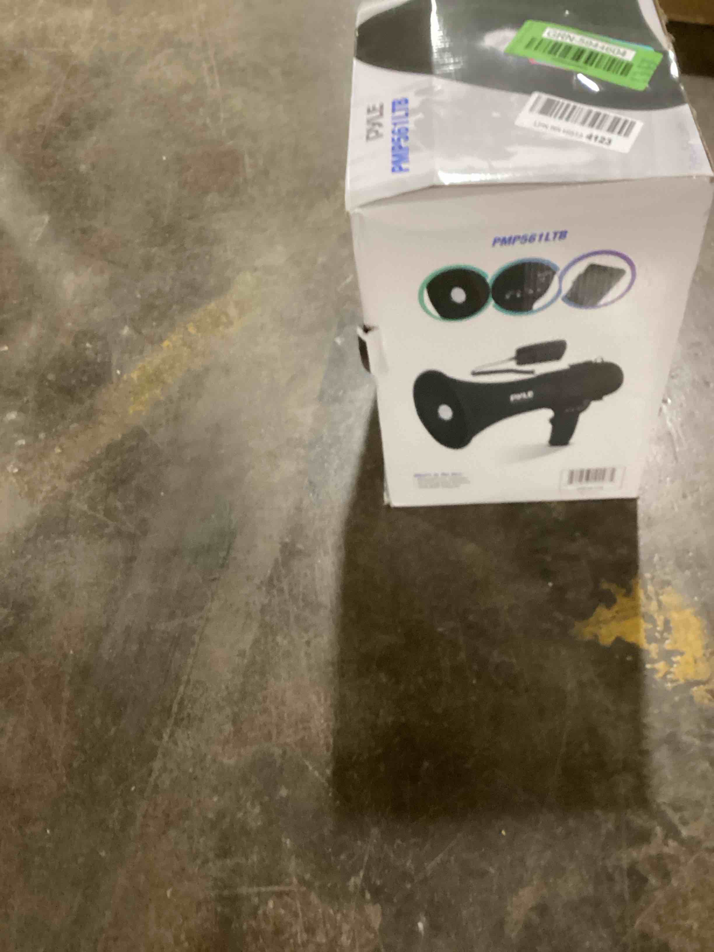 https://s3.amazonaws.com/lotting-images-prod/bidfta/GRN5944604_1708107121110.jpeg