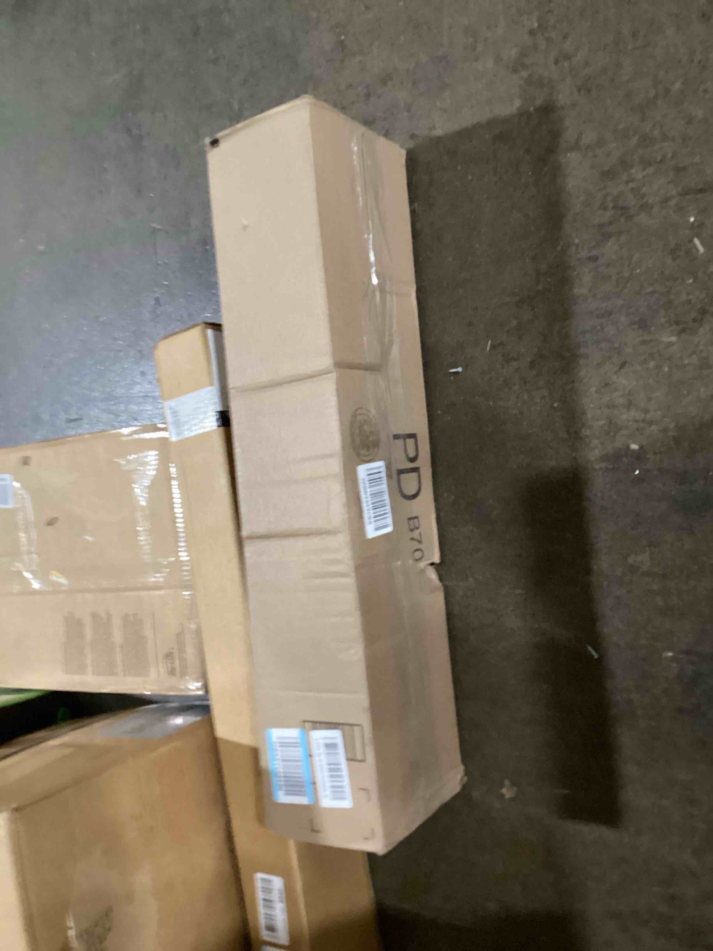https://s3.amazonaws.com/lotting-images-prod/bidfta/GRN5951912_1720545529181.jpeg