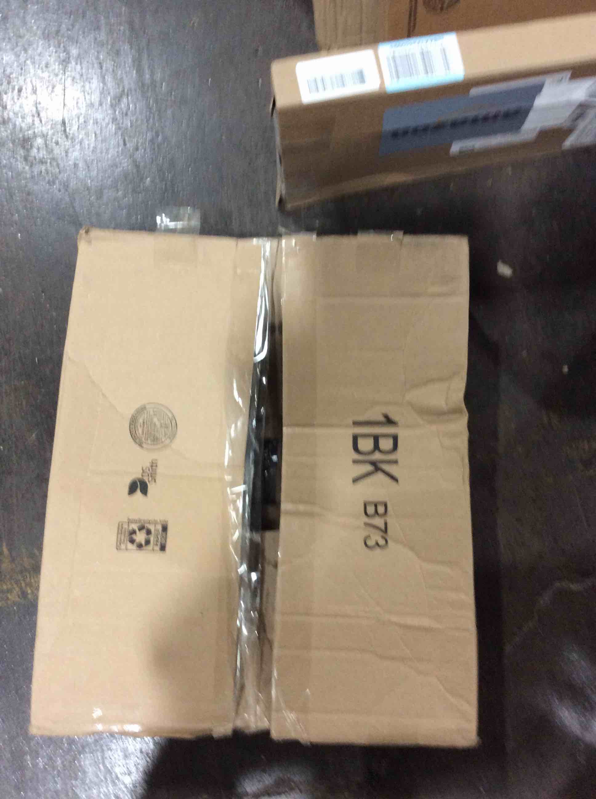 https://s3.amazonaws.com/lotting-images-prod/bidfta/GRN5951947_1720554129805.jpeg