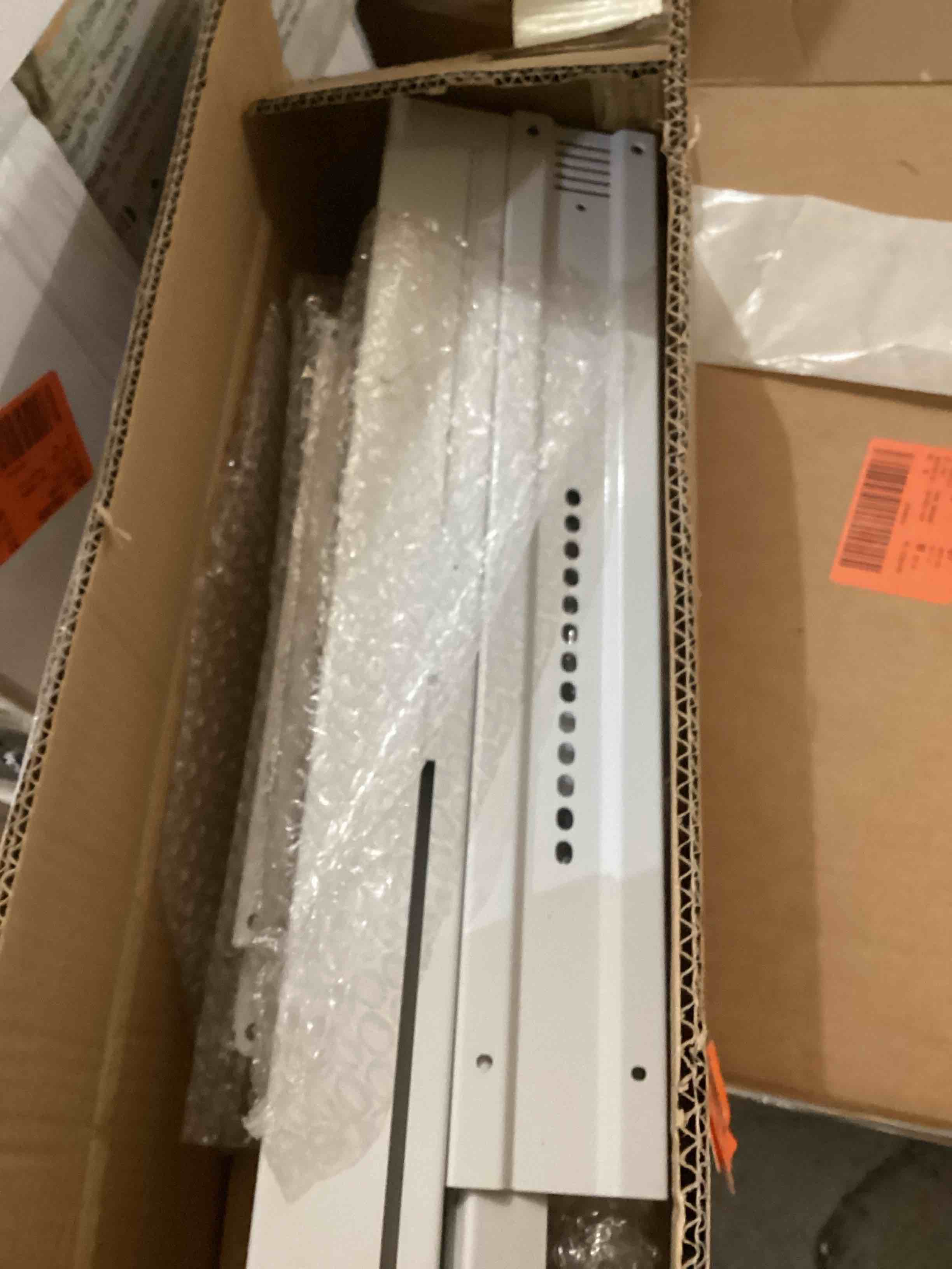 https://s3.amazonaws.com/lotting-images-prod/bidfta/GRN5968467_1716391308226.jpeg