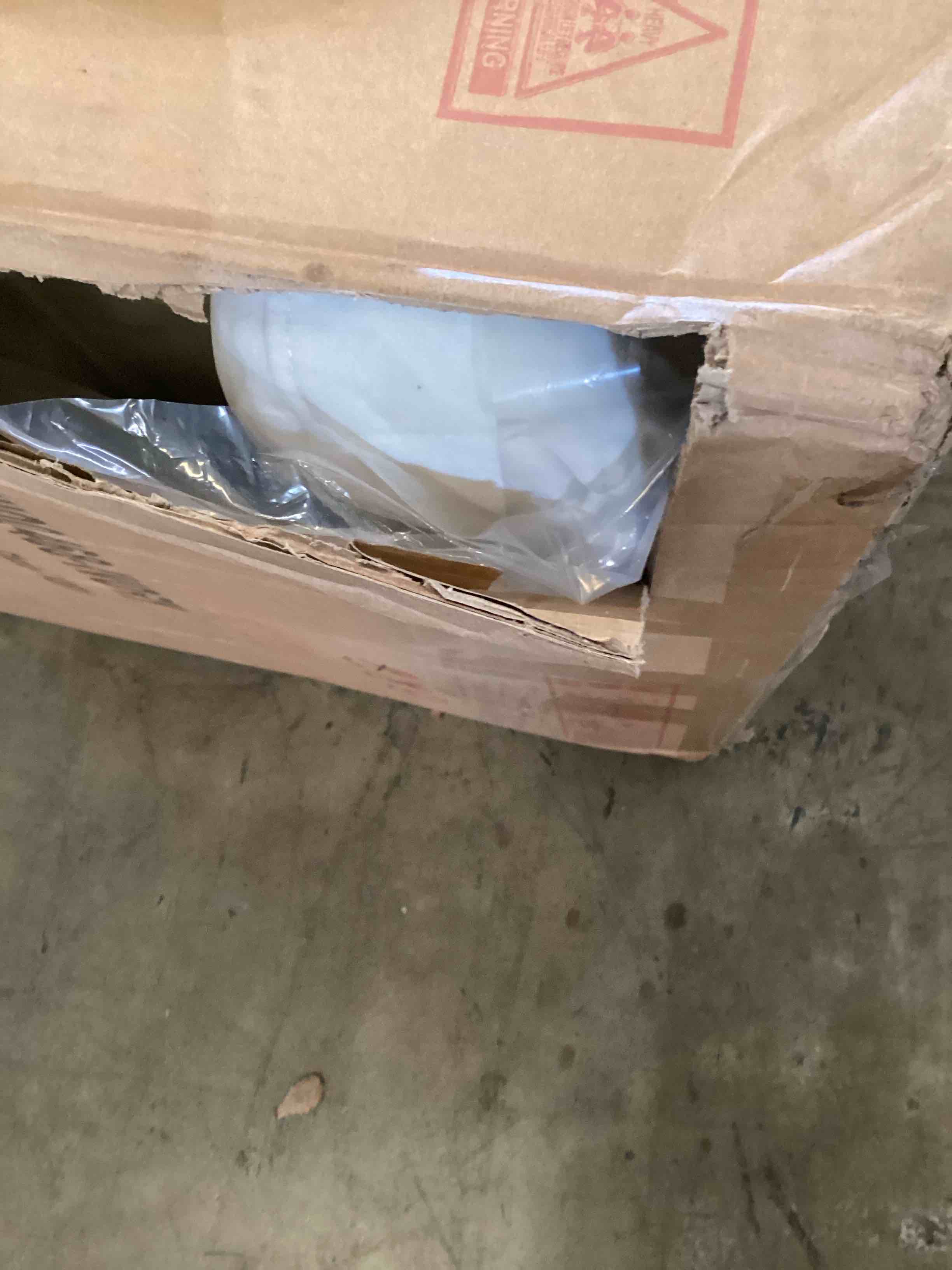 https://s3.amazonaws.com/lotting-images-prod/bidfta/GRN5969262_1717780802163.jpeg