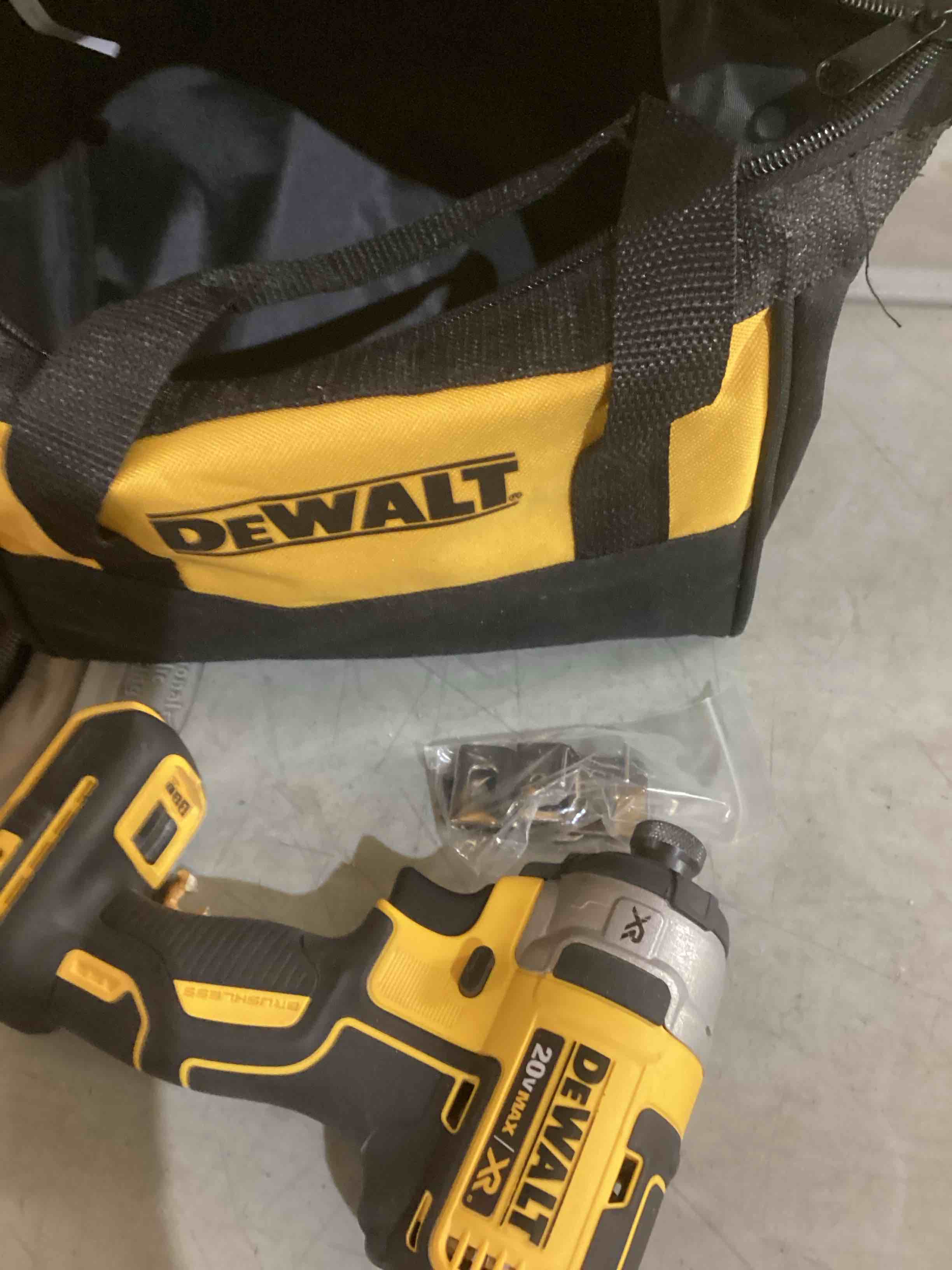 https://s3.amazonaws.com/lotting-images-prod/bidfta/GRN5992022_1709906860106.jpeg