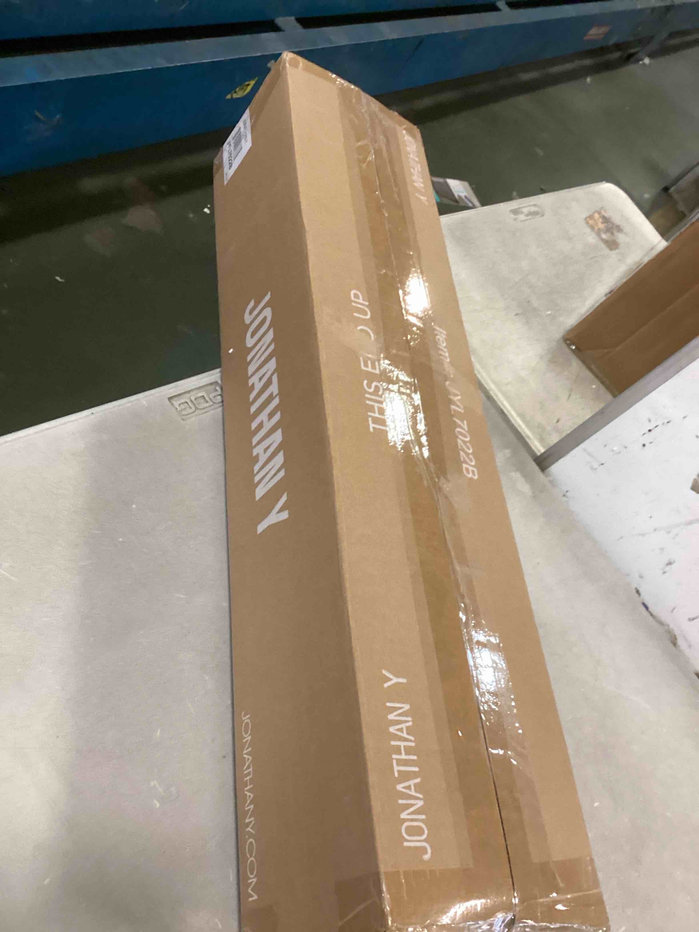 https://s3.amazonaws.com/lotting-images-prod/bidfta/GRN6000404_1711050224016.jpeg