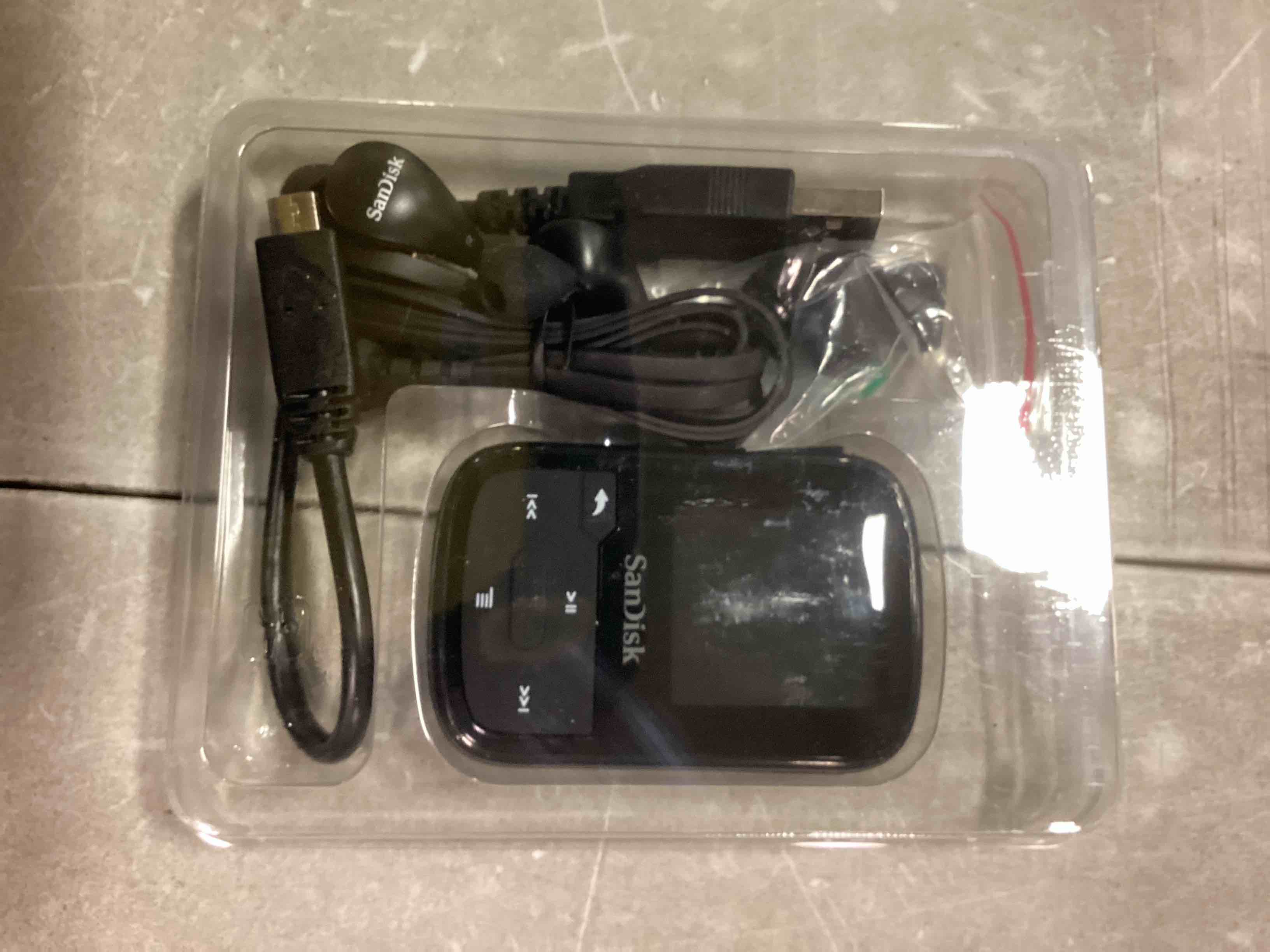 https://s3.amazonaws.com/lotting-images-prod/bidfta/GRN6003037_1710419407121.jpeg
