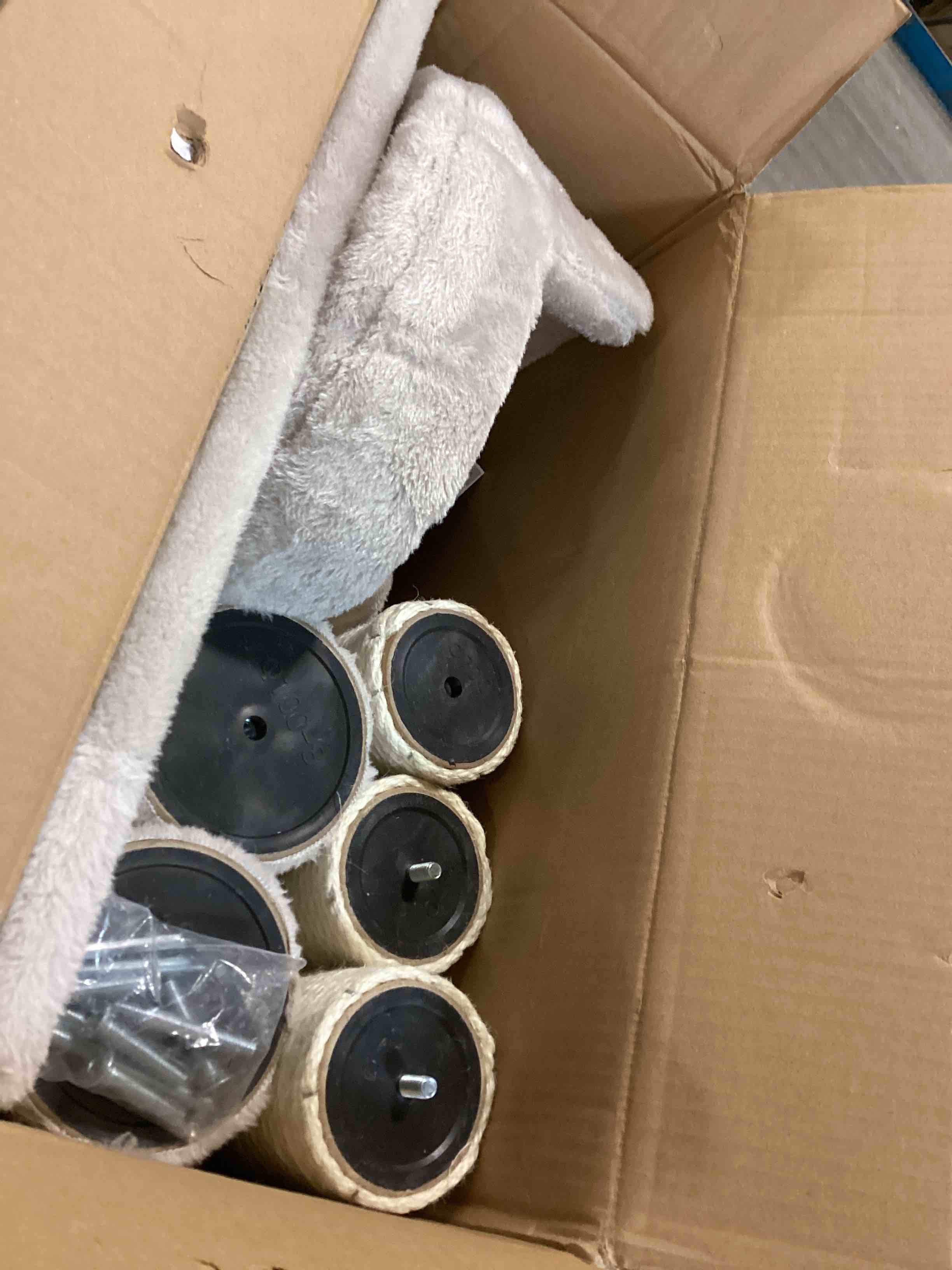 https://s3.amazonaws.com/lotting-images-prod/bidfta/GRN6003456_1709659600213.jpeg