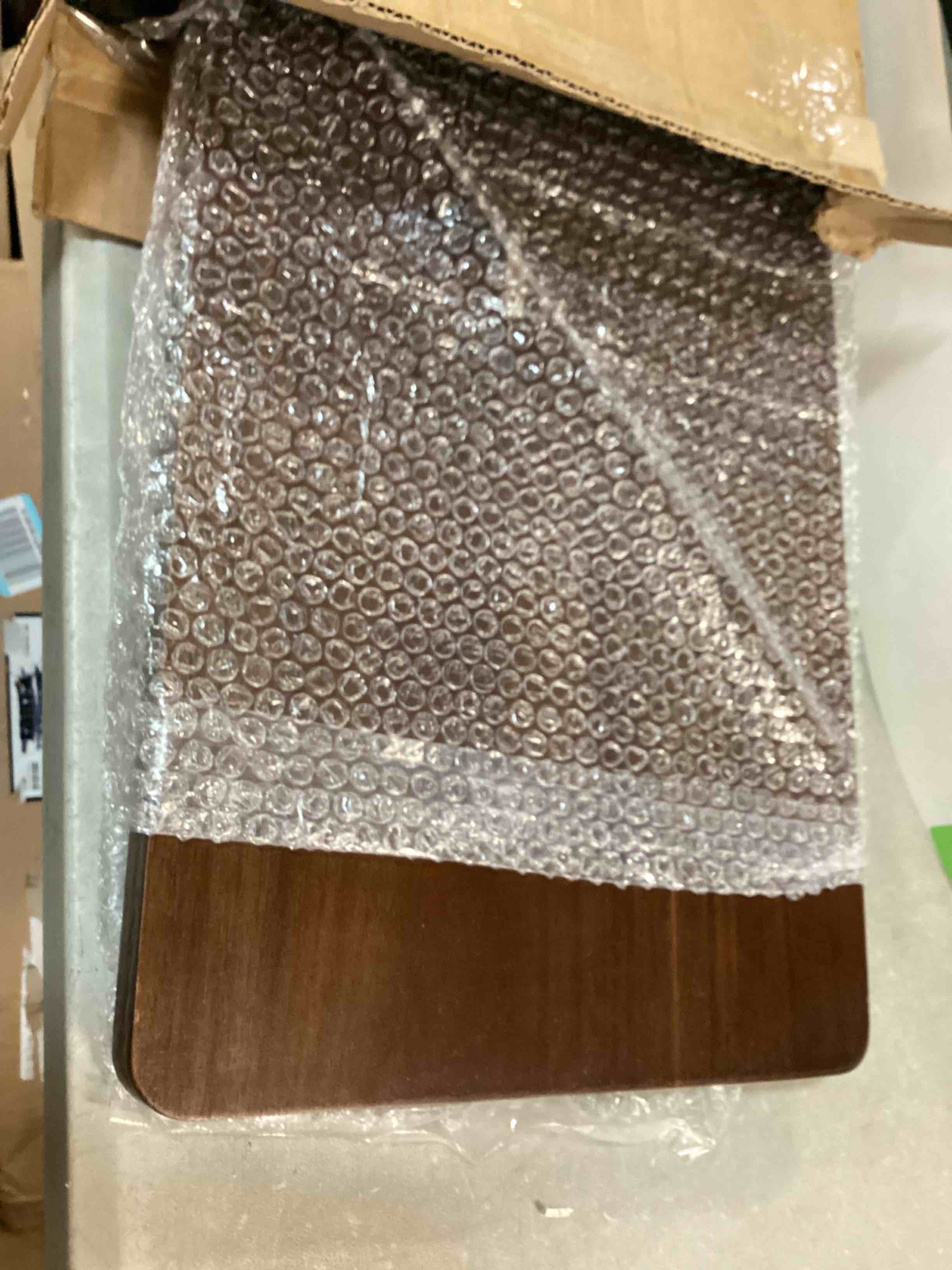 https://s3.amazonaws.com/lotting-images-prod/bidfta/GRN6003834_1709752771069.jpeg