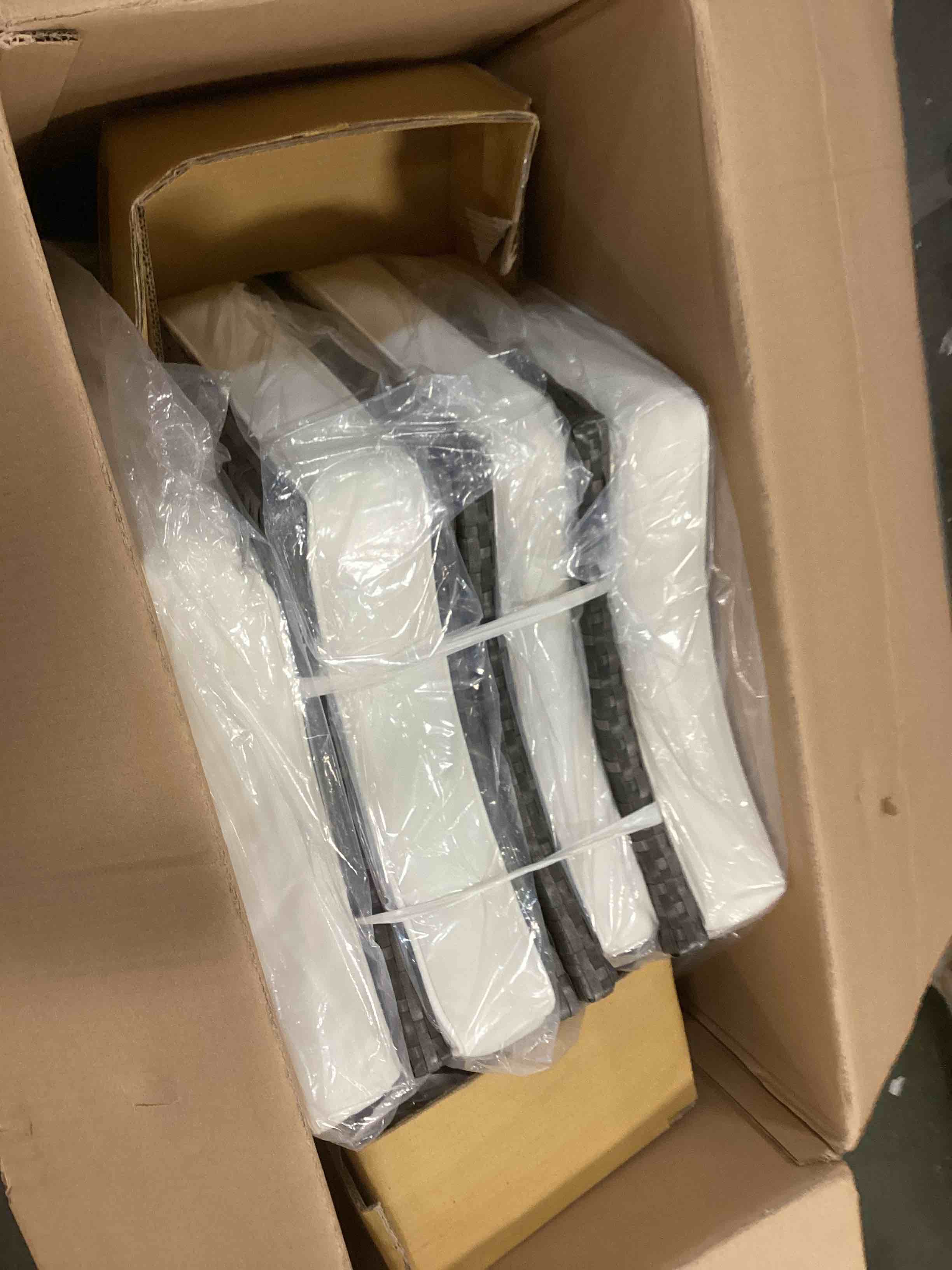 https://s3.amazonaws.com/lotting-images-prod/bidfta/GRN6004584_1709989918331.jpeg