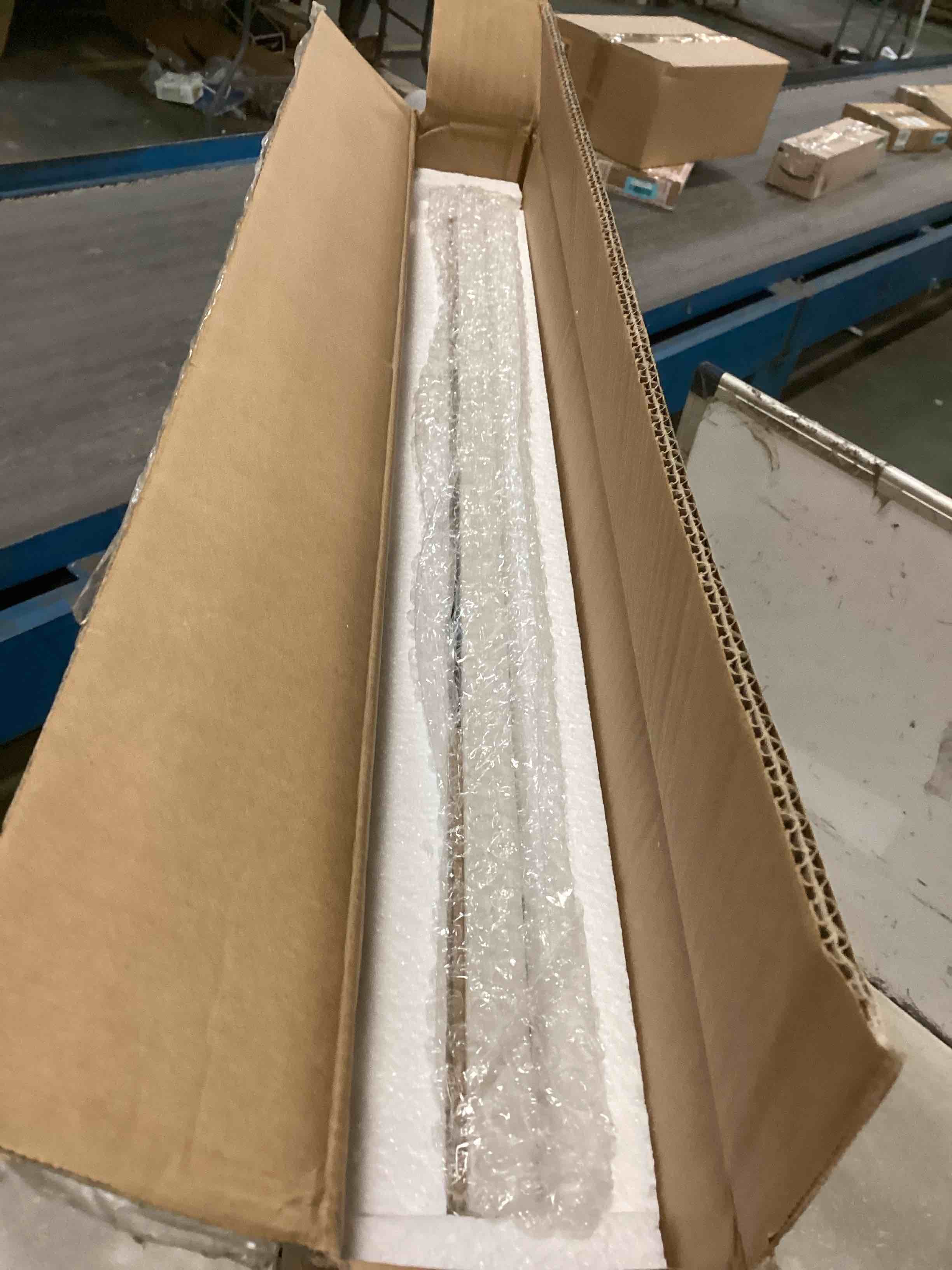 https://s3.amazonaws.com/lotting-images-prod/bidfta/GRN6004984_1709654074068.jpeg
