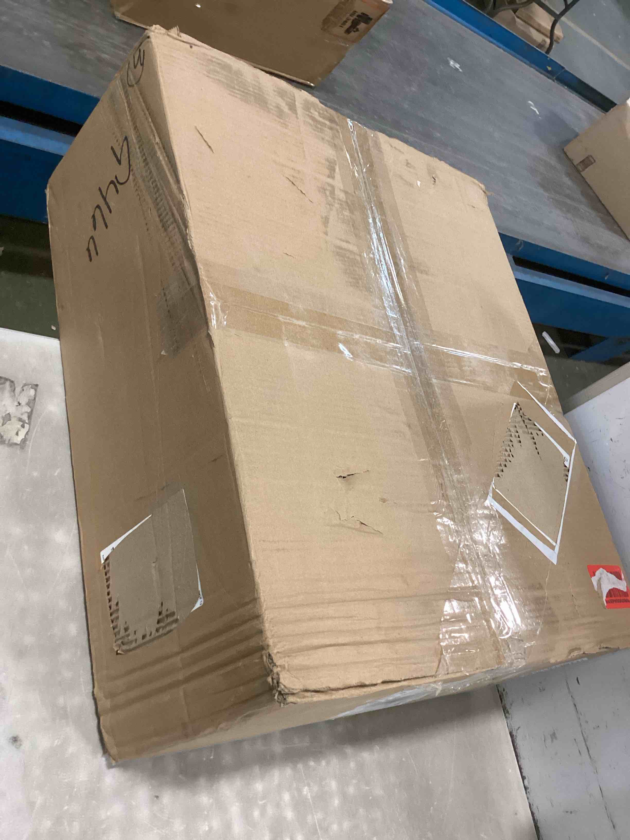 https://s3.amazonaws.com/lotting-images-prod/bidfta/GRN6005018_1709658680494.jpeg