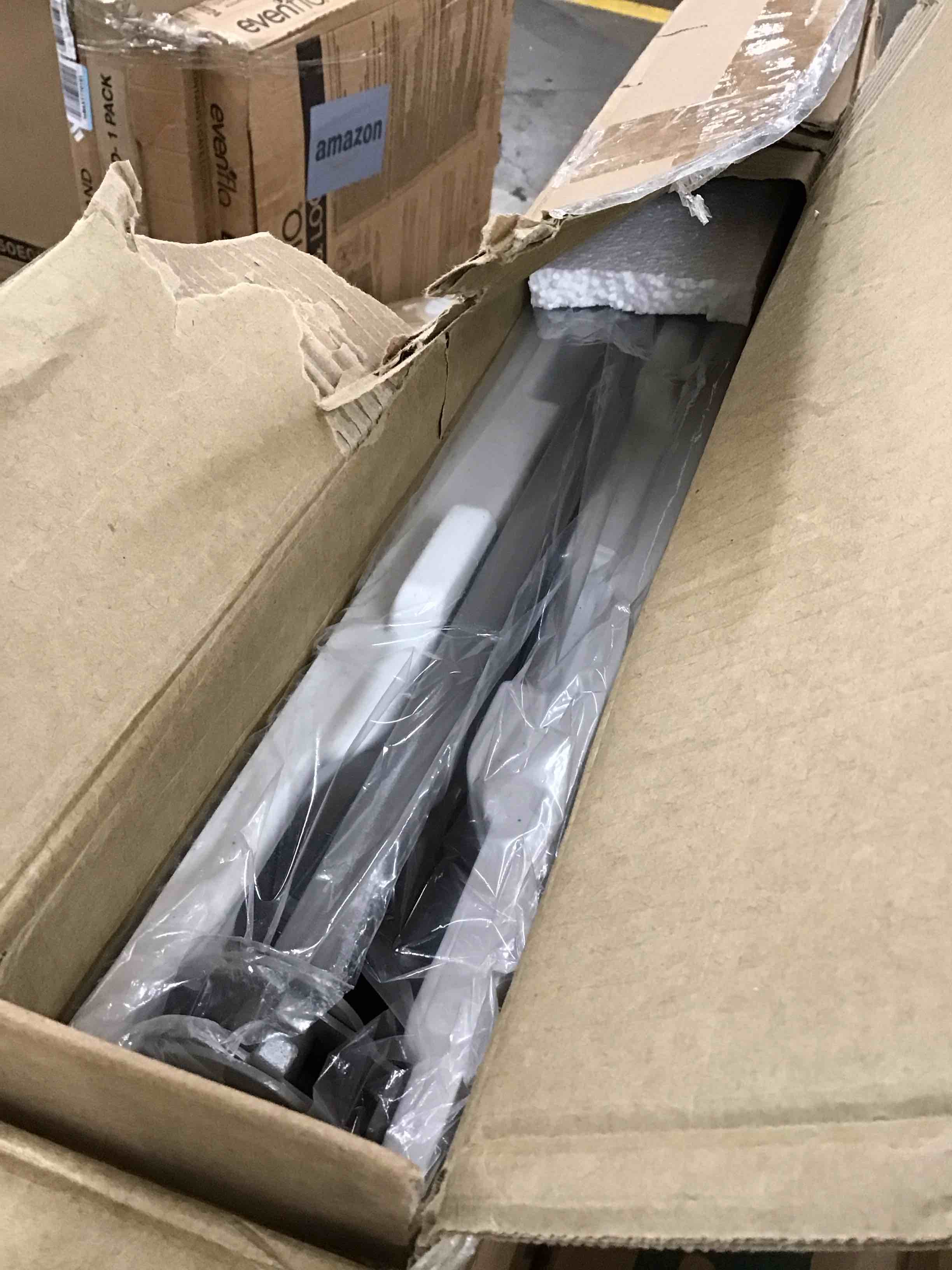 https://s3.amazonaws.com/lotting-images-prod/bidfta/GRN6012400_1715257582551.jpeg