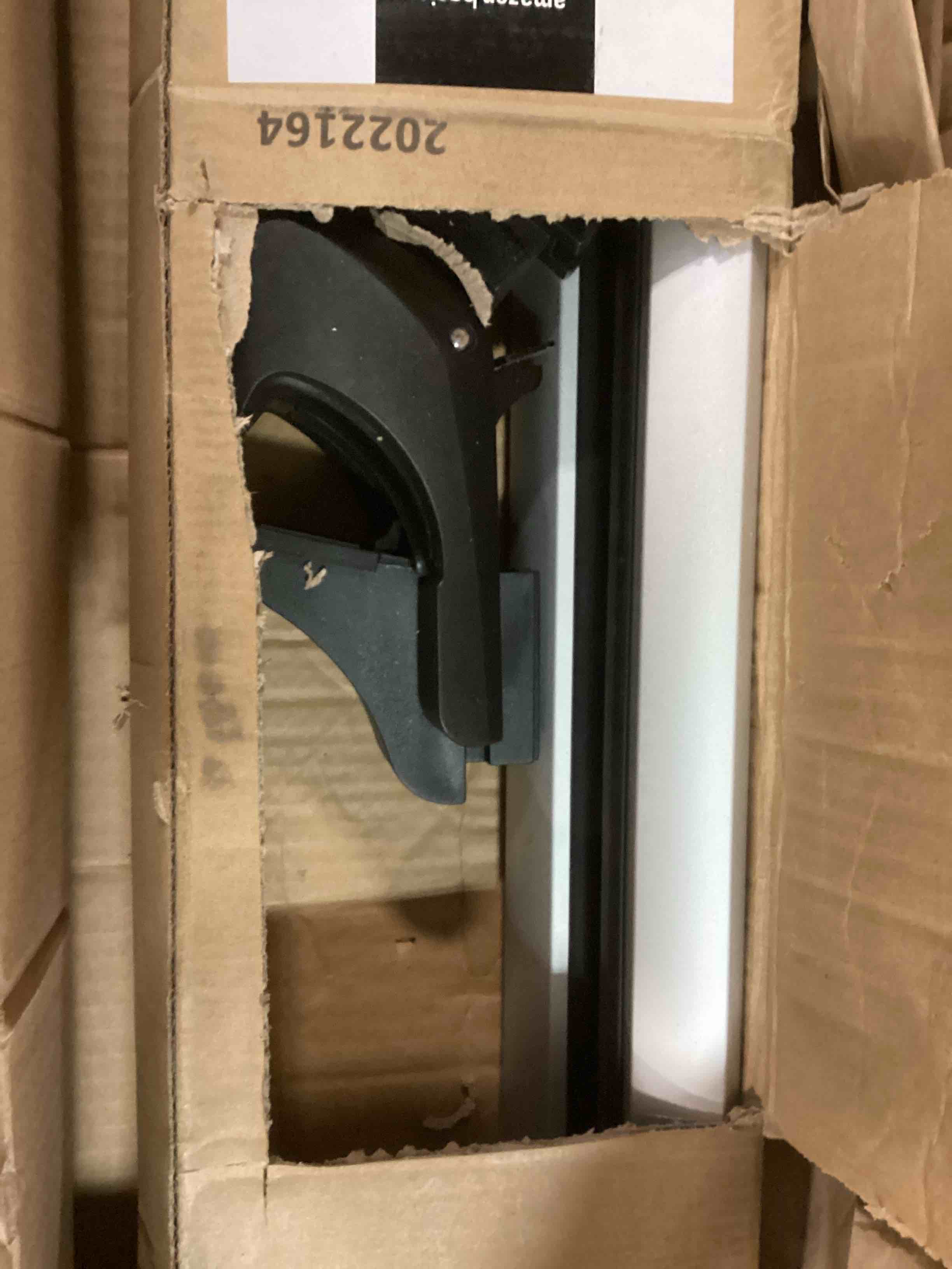 https://s3.amazonaws.com/lotting-images-prod/bidfta/GRN6023246_1709209297840.jpeg