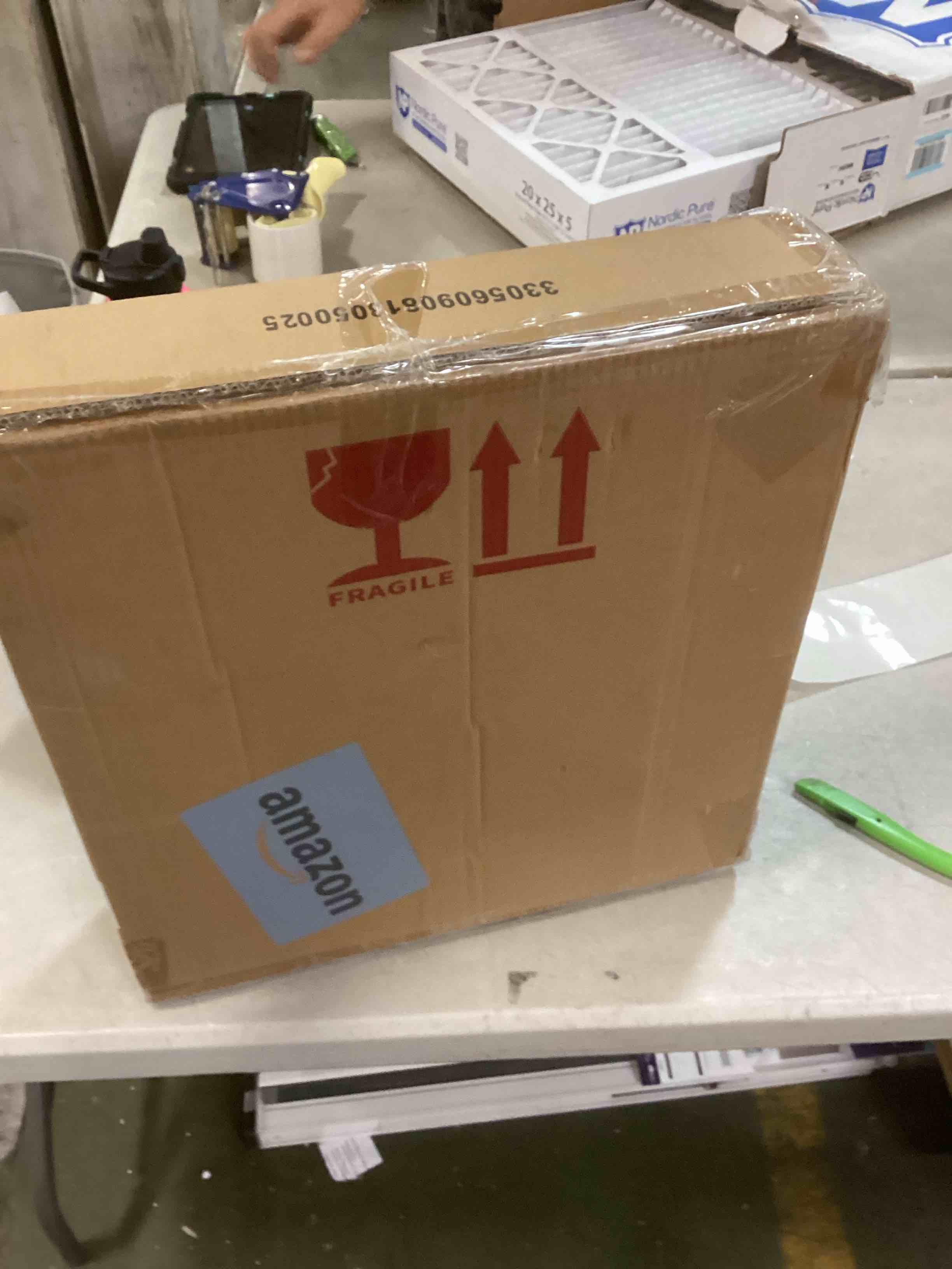 Kate and laurel Caspen round cut out pattern decorative tray with gold metal handles, black 