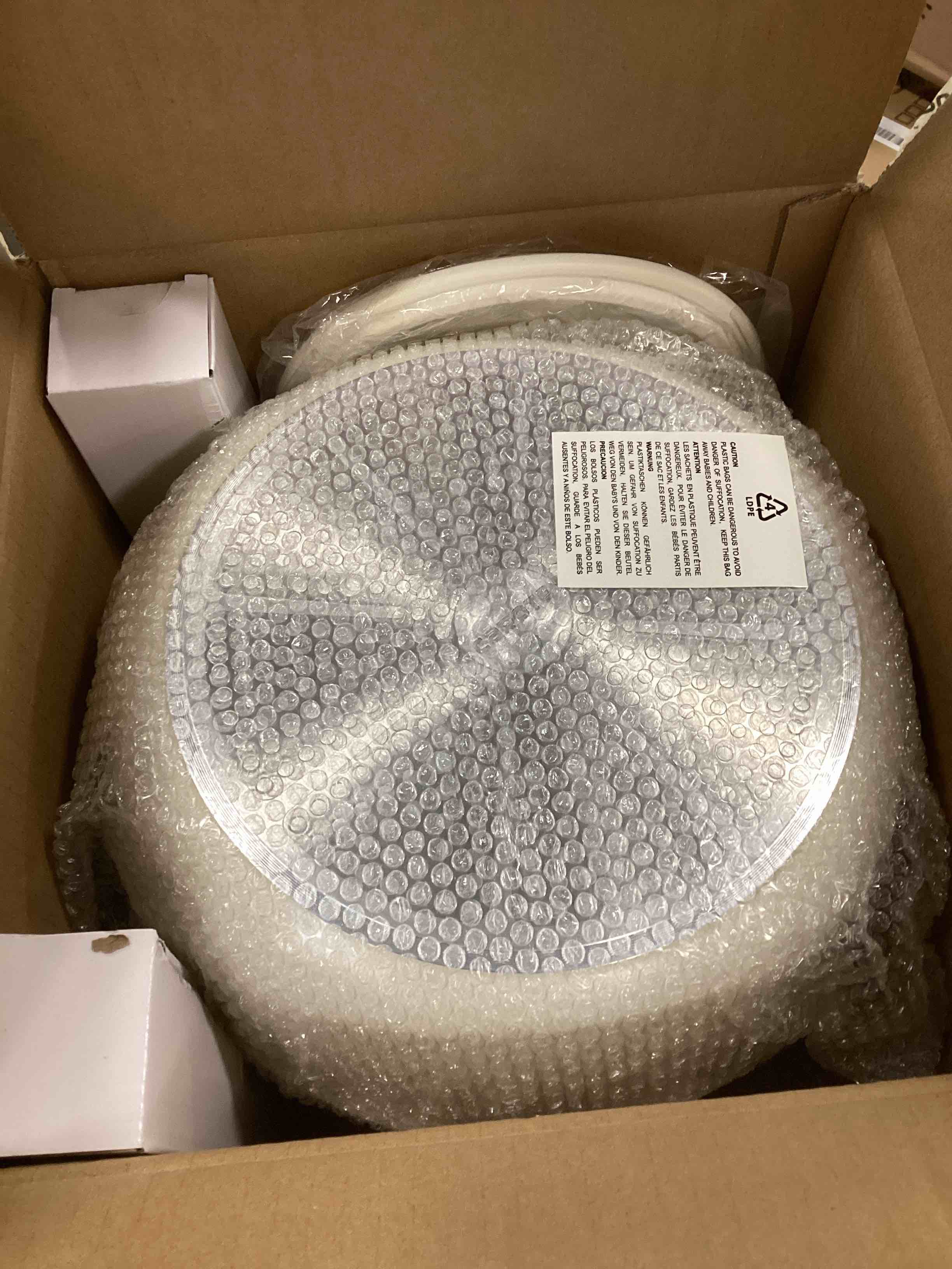 https://s3.amazonaws.com/lotting-images-prod/bidfta/GRN6026428_1709408342985.jpeg