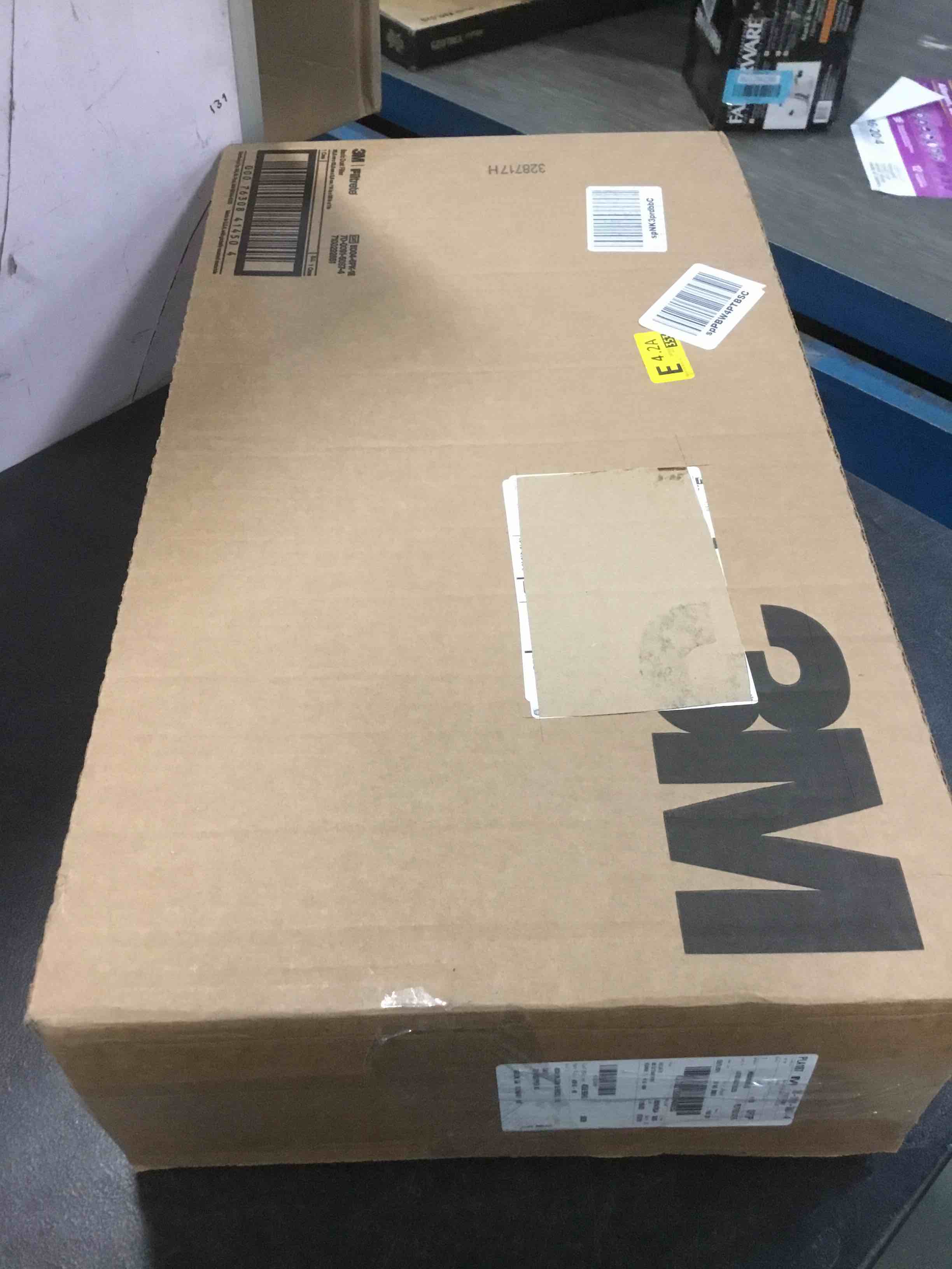 https://s3.amazonaws.com/lotting-images-prod/bidfta/GRN6044477_1707401604933.jpeg
