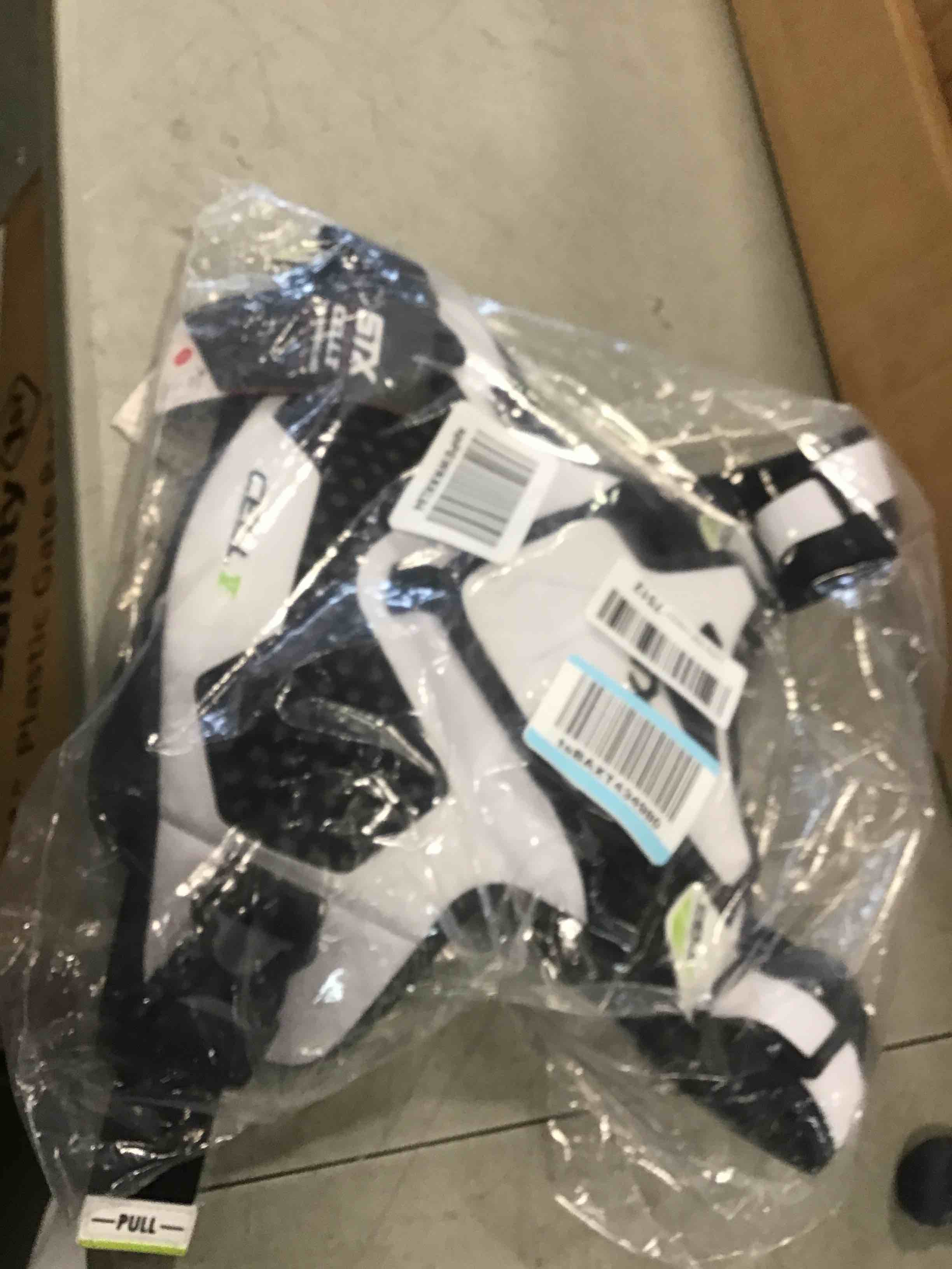 https://s3.amazonaws.com/lotting-images-prod/bidfta/GRN6048134_1707055563067.jpeg