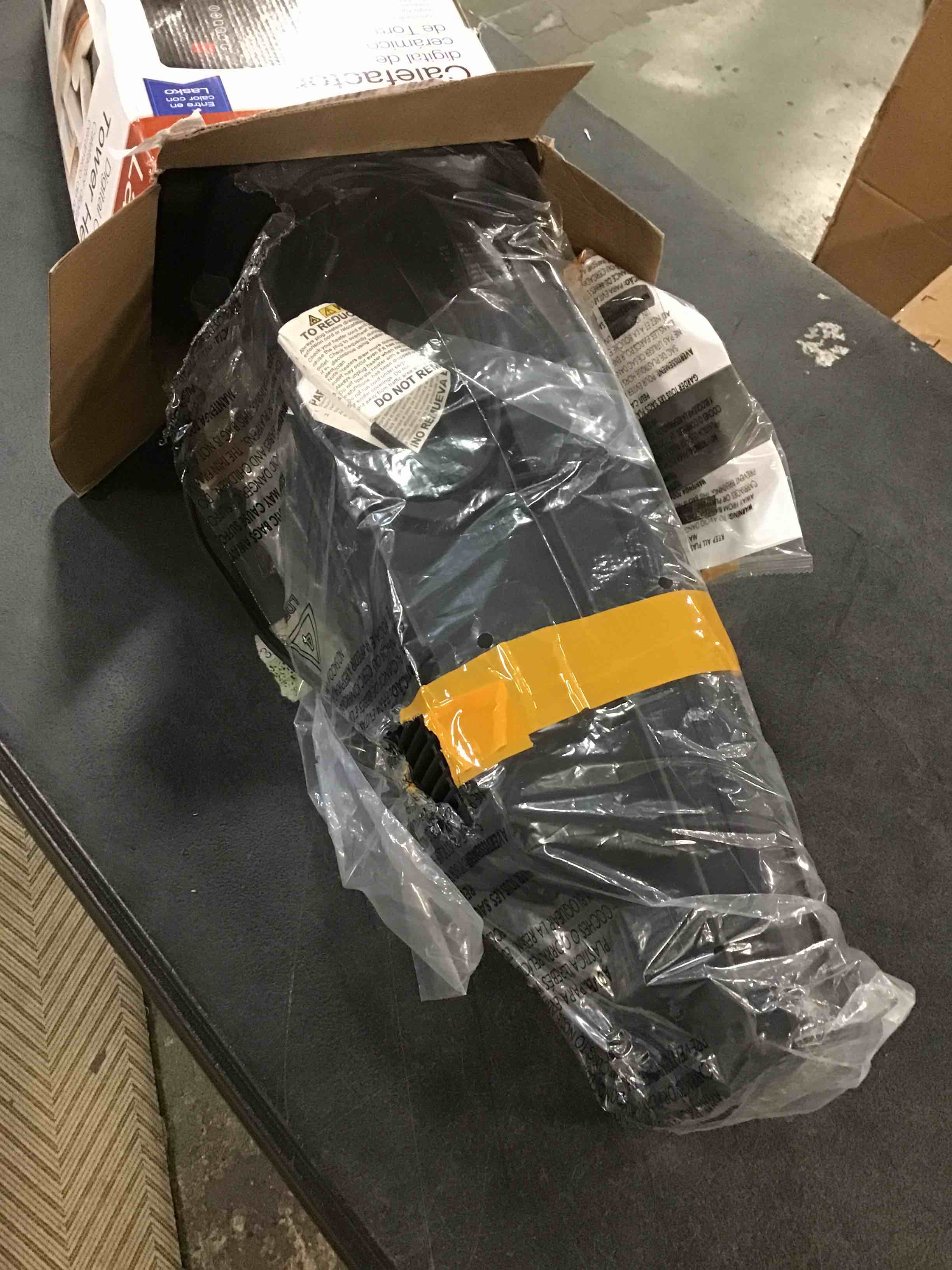https://s3.amazonaws.com/lotting-images-prod/bidfta/GRN6050570_1708628618277.jpeg