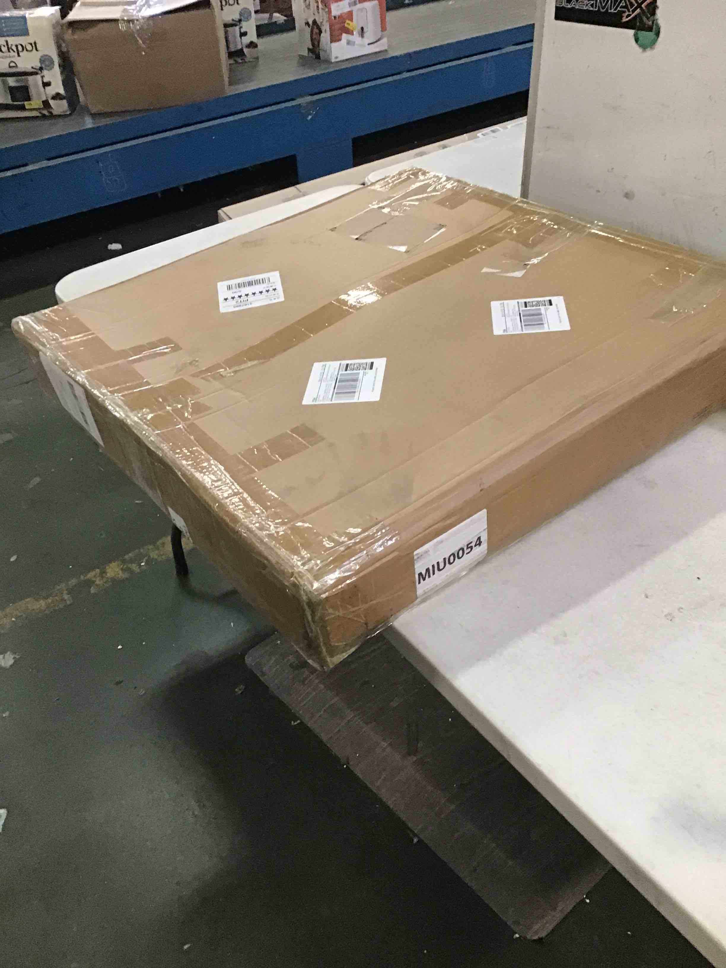 https://s3.amazonaws.com/lotting-images-prod/bidfta/GRN6050672_1708702928387.jpeg