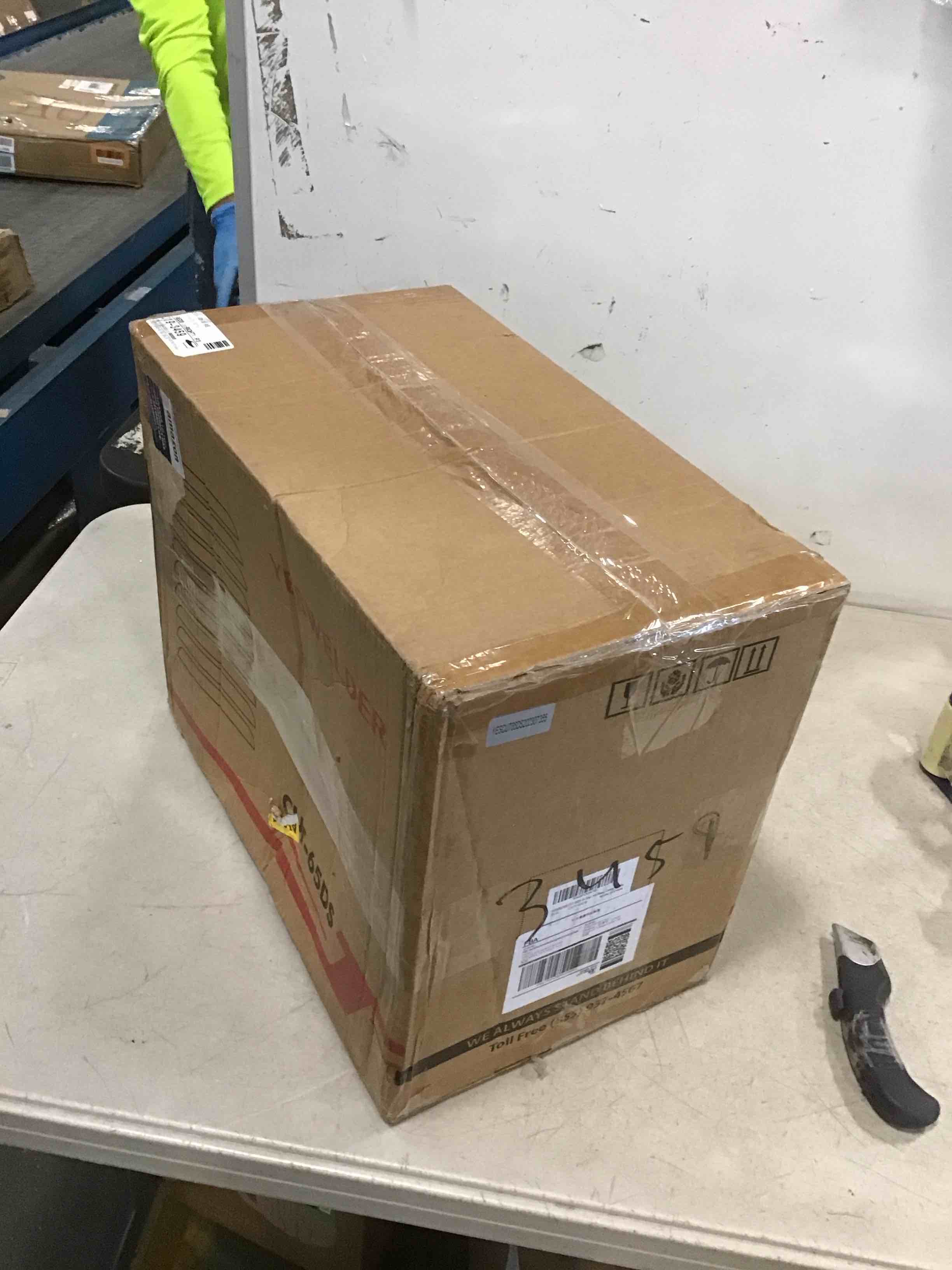 https://s3.amazonaws.com/lotting-images-prod/bidfta/GRN6052845_1707944381605.jpeg