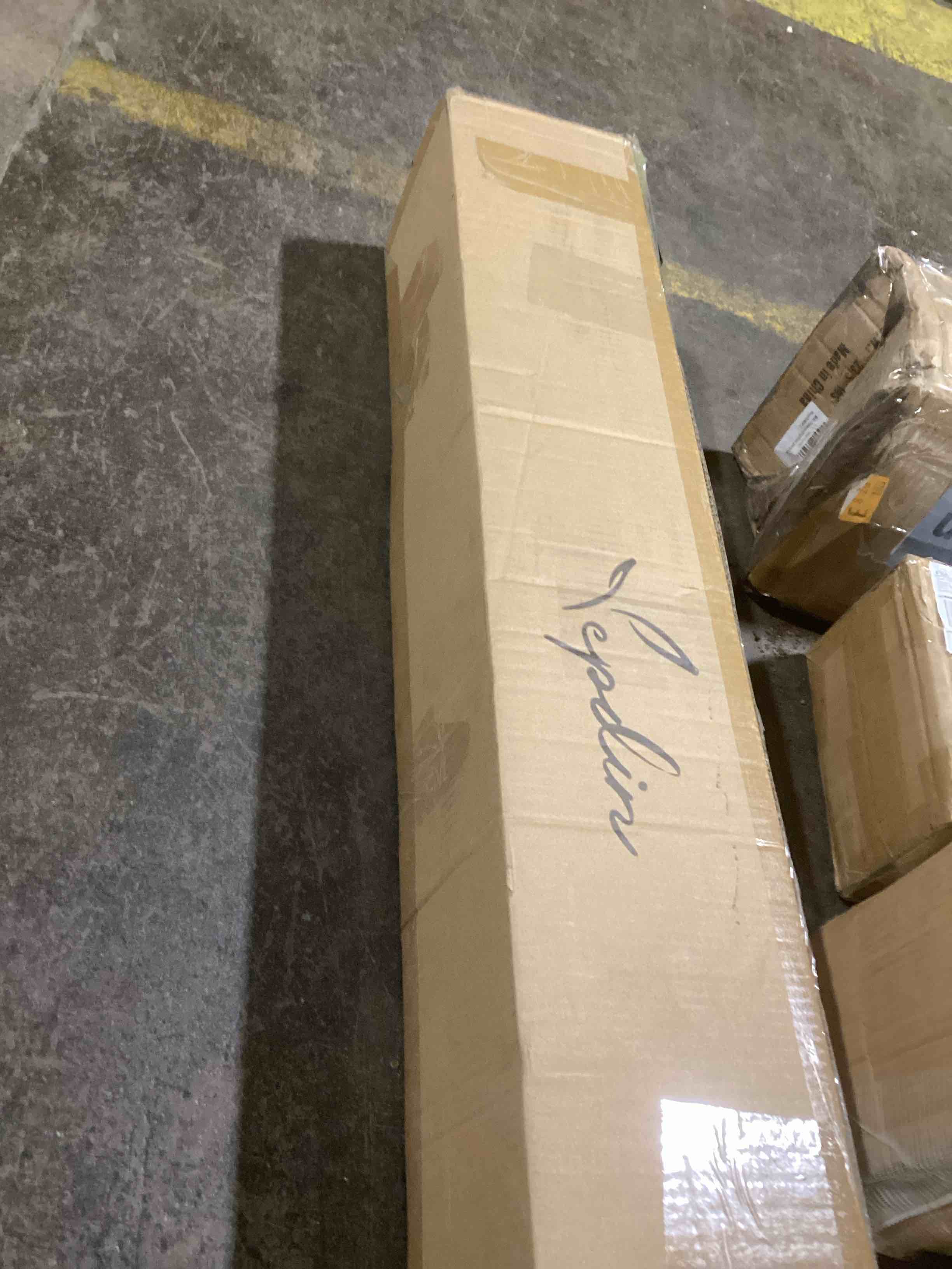 https://s3.amazonaws.com/lotting-images-prod/bidfta/GRN6056864_1713201477254.jpeg