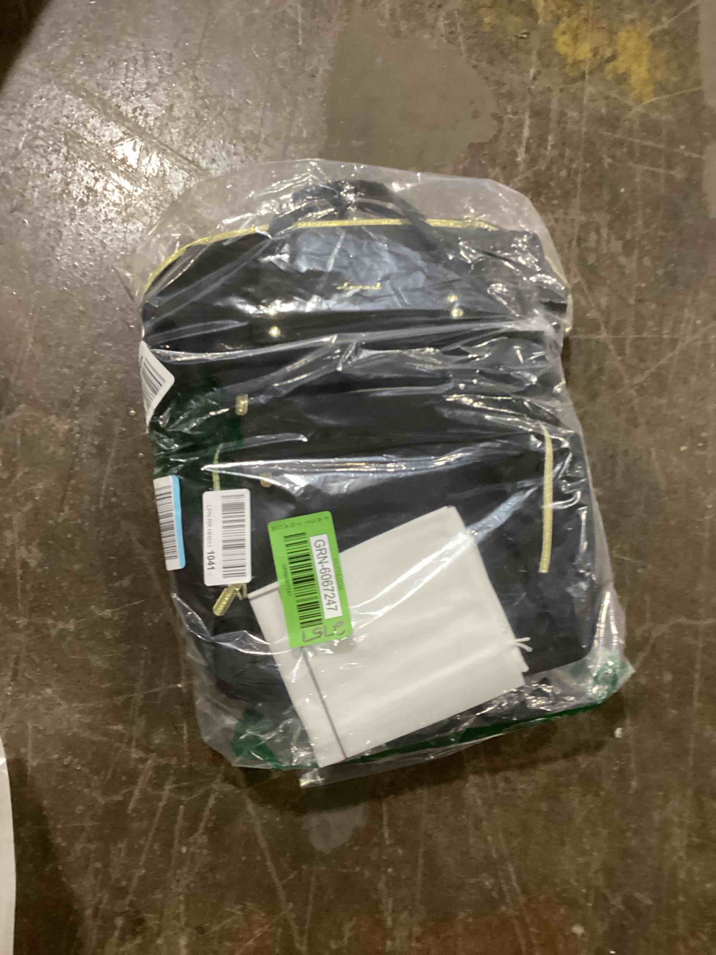https://s3.amazonaws.com/lotting-images-prod/bidfta/GRN6067247_1712772601388.jpeg