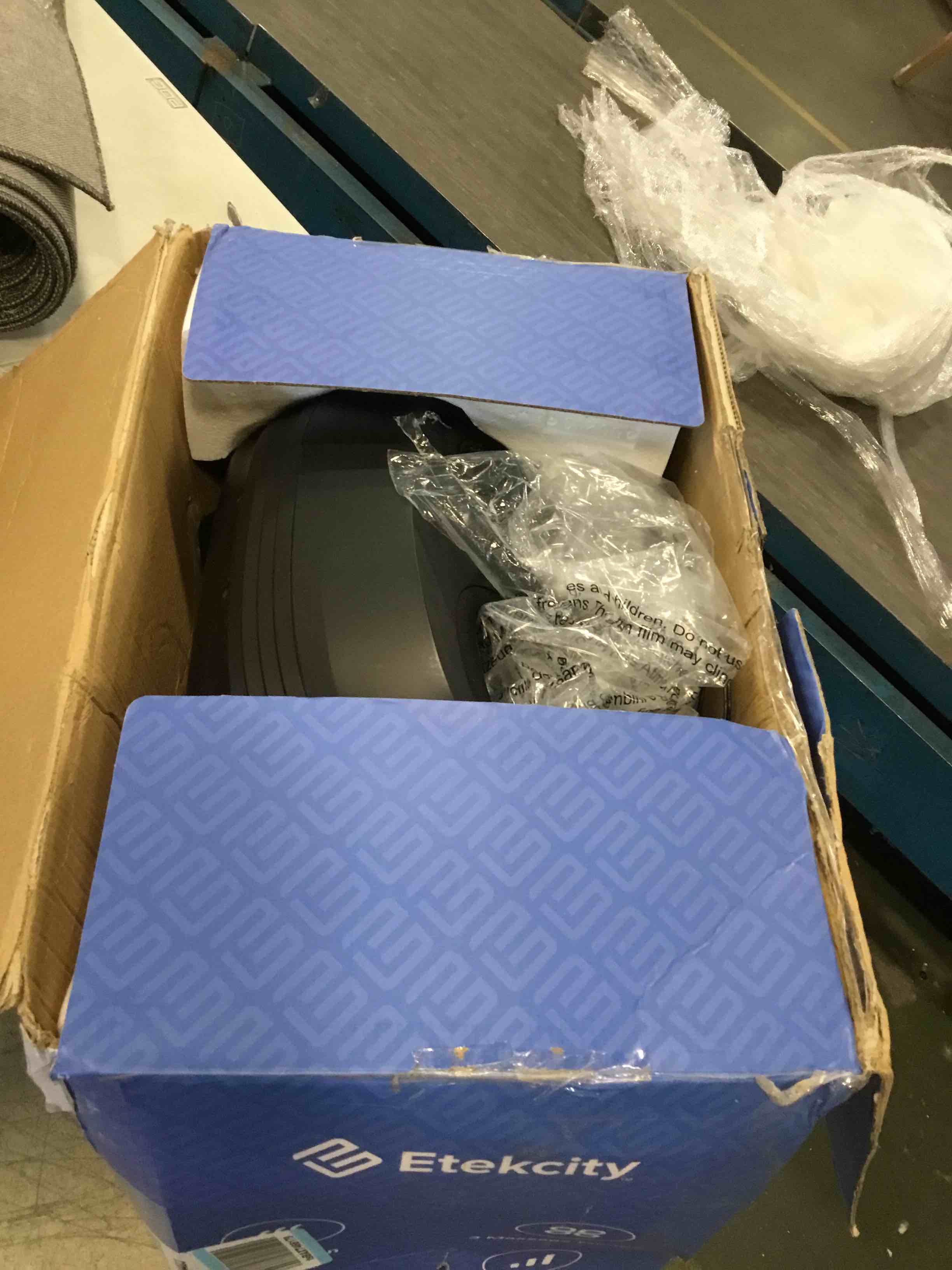 https://s3.amazonaws.com/lotting-images-prod/bidfta/GRN6086125_1708273696725.jpeg