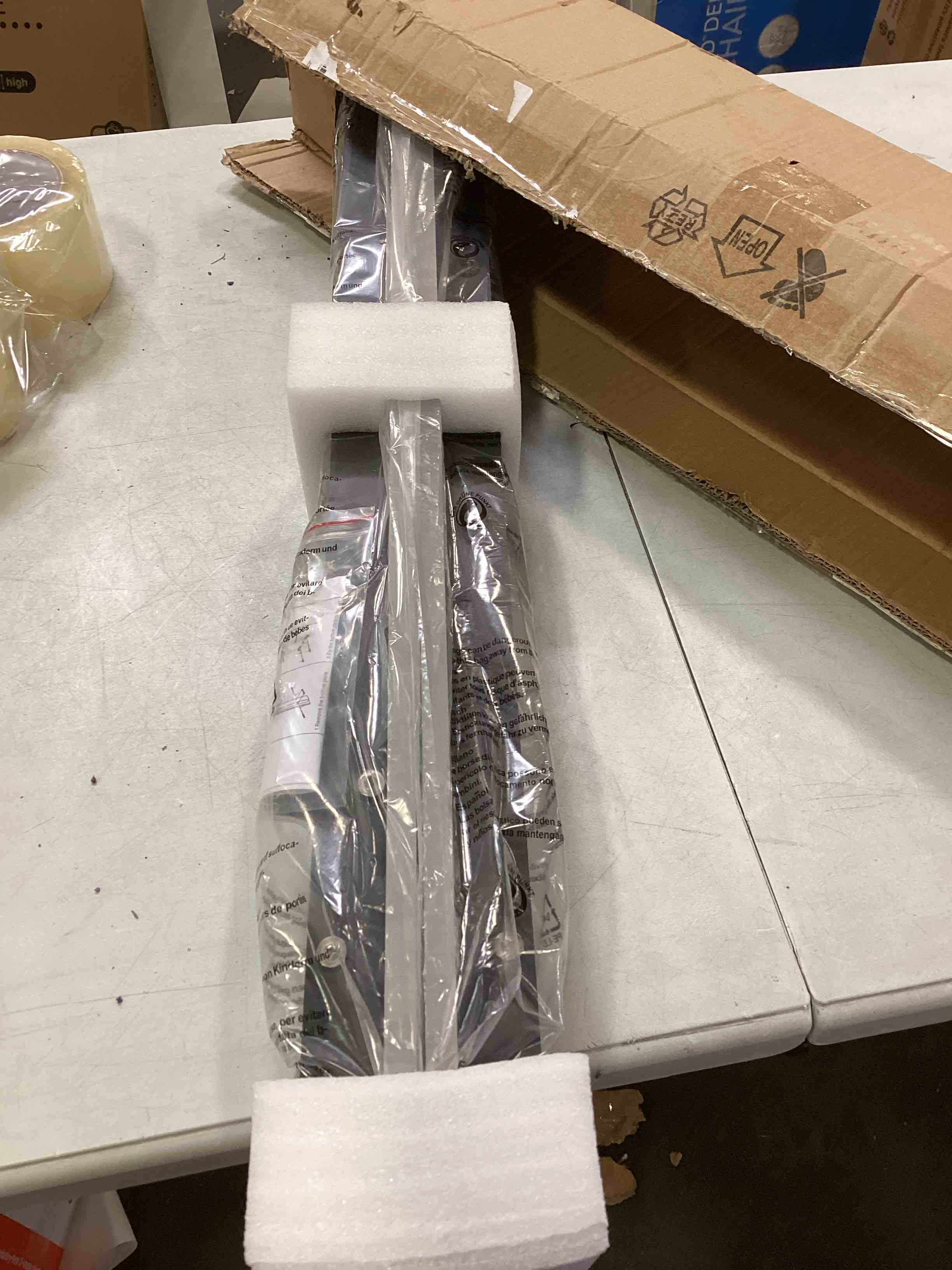 https://s3.amazonaws.com/lotting-images-prod/bidfta/GRN6088253_1708799576895.jpeg