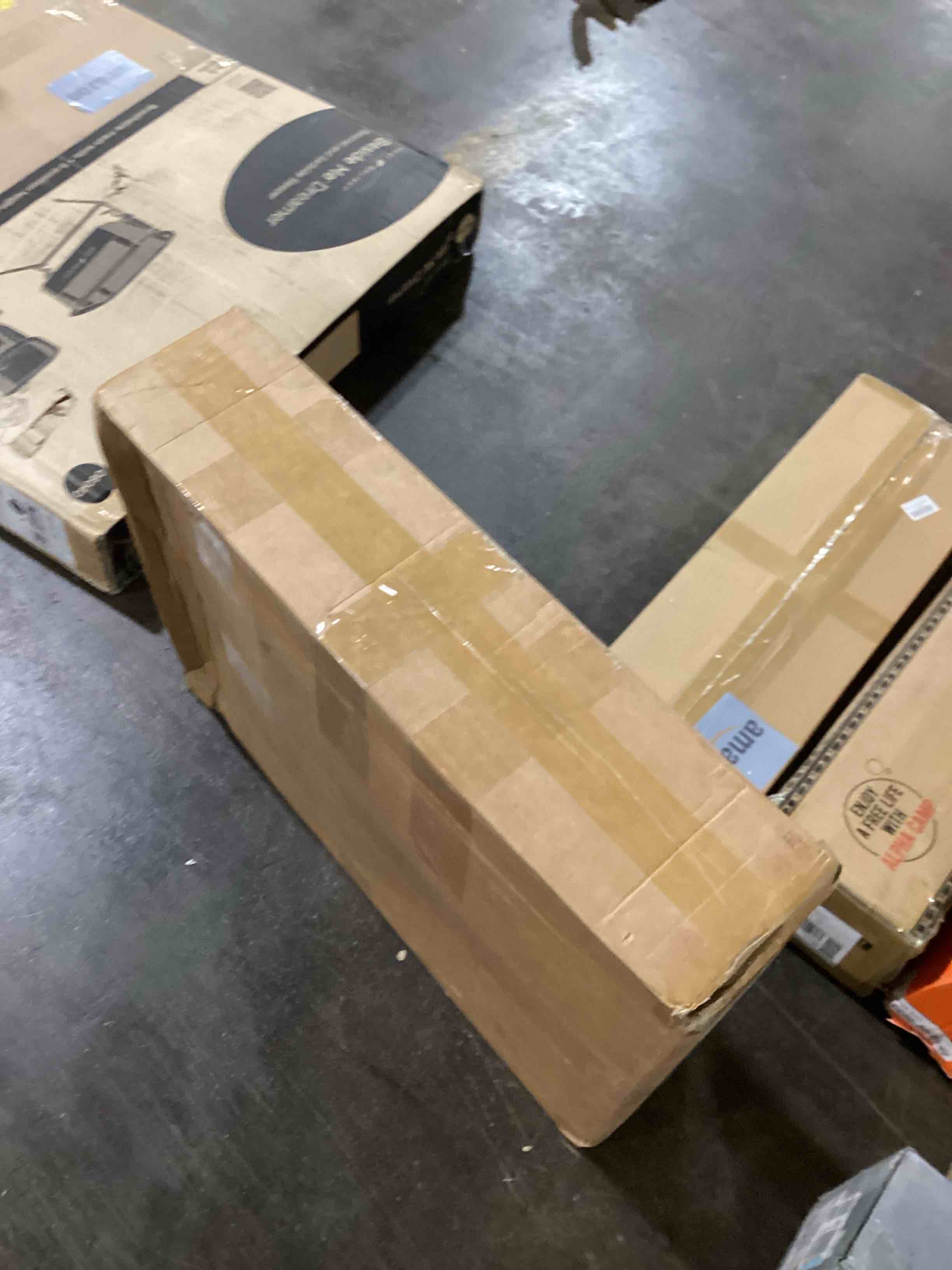 https://s3.amazonaws.com/lotting-images-prod/bidfta/GRN6116378_1713544740755.jpeg