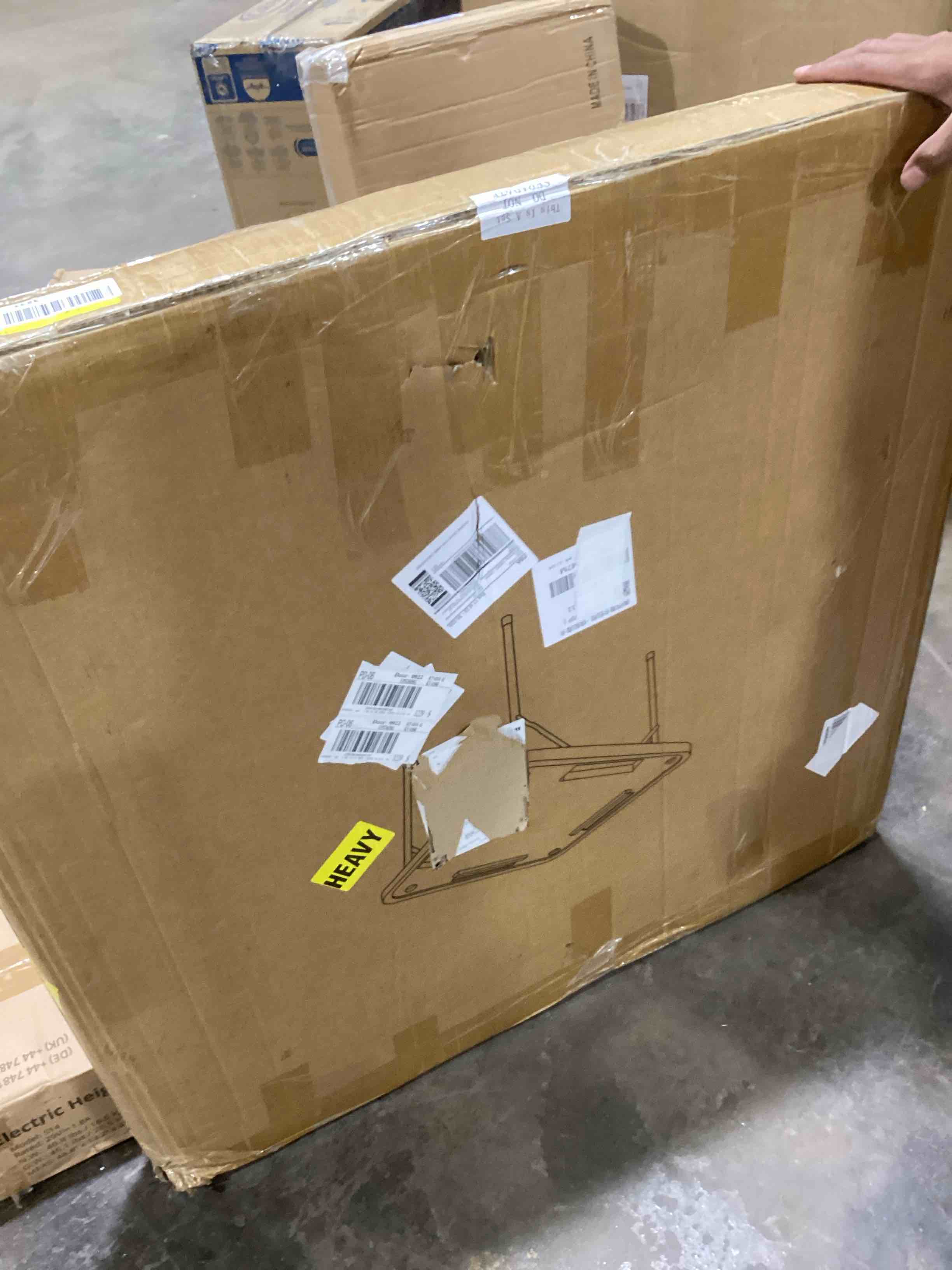 https://s3.amazonaws.com/lotting-images-prod/bidfta/GRN6117770_1713378298201.jpeg