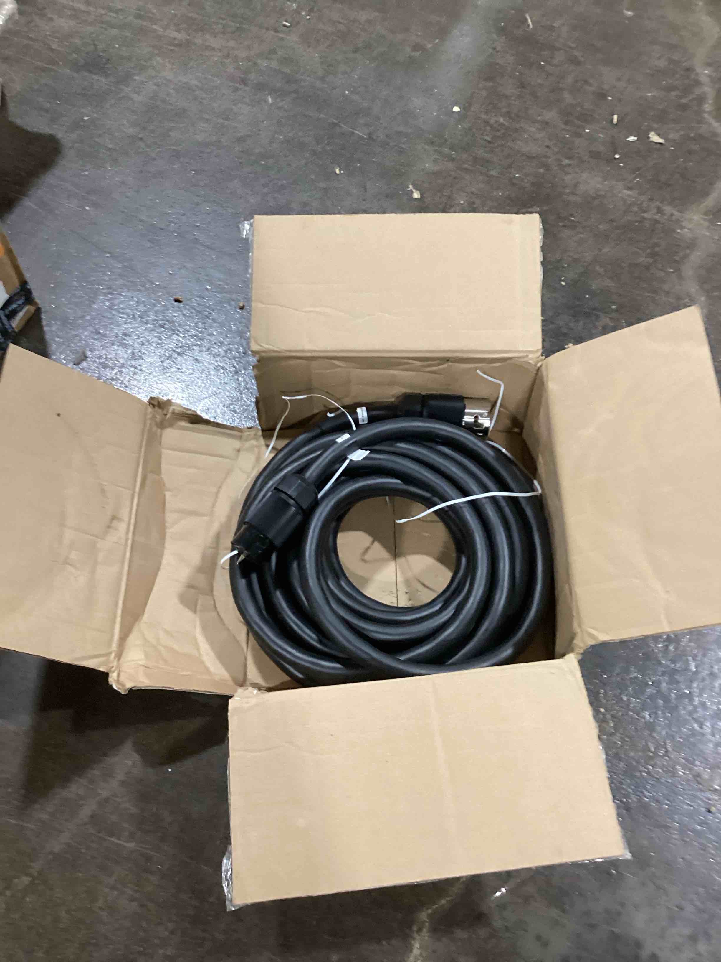 https://s3.amazonaws.com/lotting-images-prod/bidfta/GRN6124170_1717168914656.jpeg
