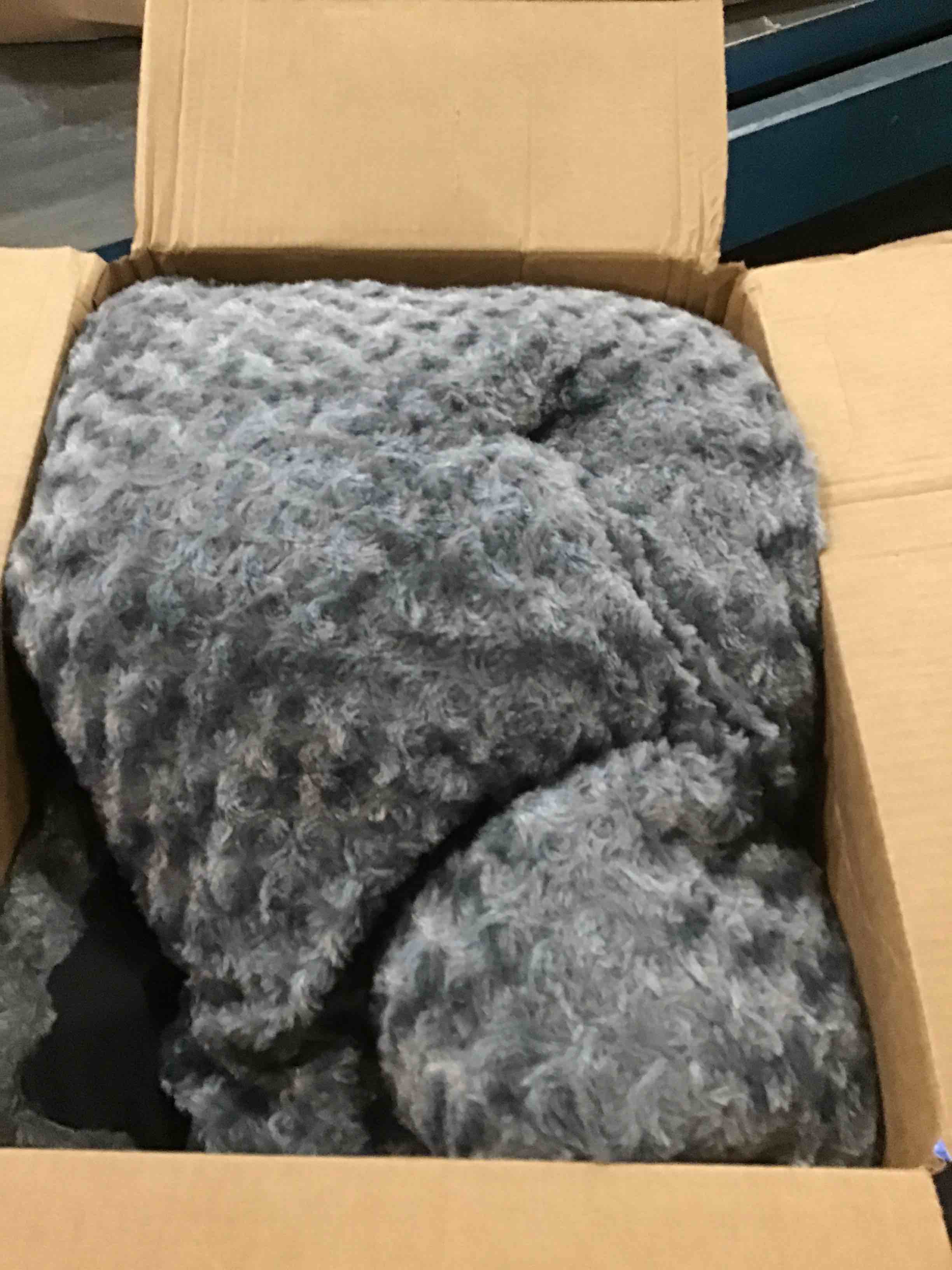 https://s3.amazonaws.com/lotting-images-prod/bidfta/GRN6128308_1709554057613.jpeg