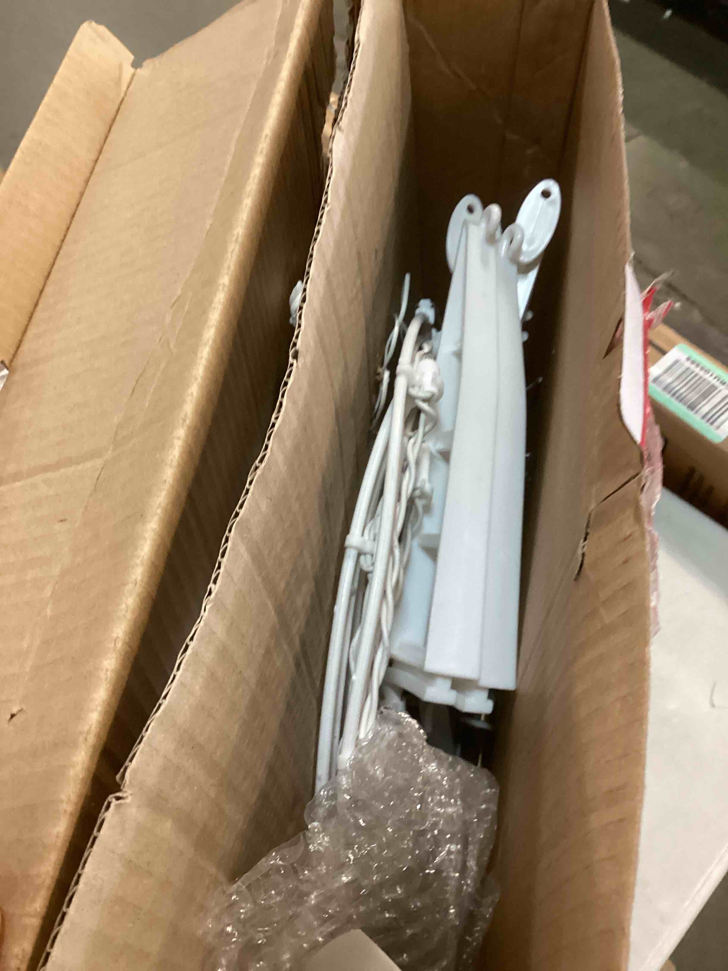 https://s3.amazonaws.com/lotting-images-prod/bidfta/GRN6137332_1708792021210.jpeg