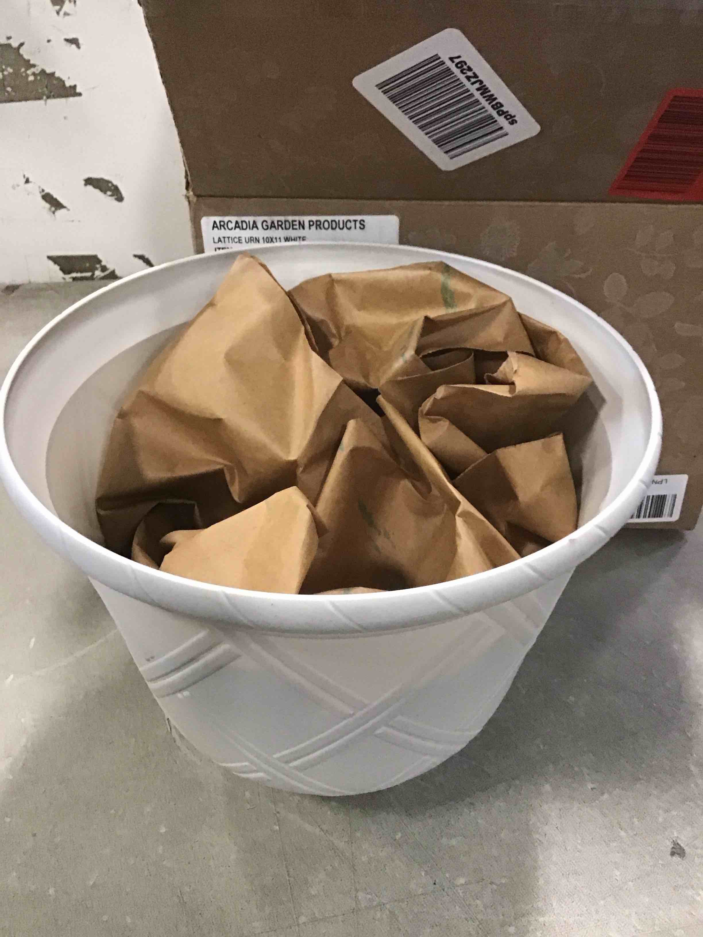 https://s3.amazonaws.com/lotting-images-prod/bidfta/GRN6144531_1708976620665.jpeg