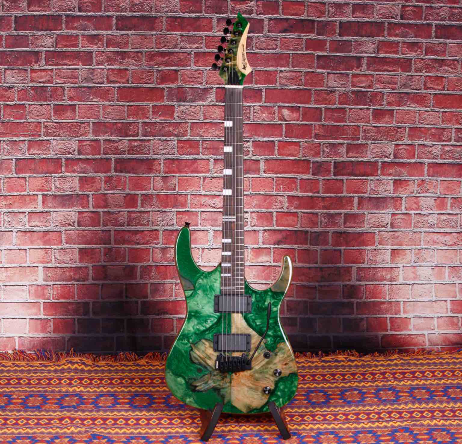Leo Jaymz Electric Guitar Tempest Series-Alnico V active Pickups,Mahogany Body green 
