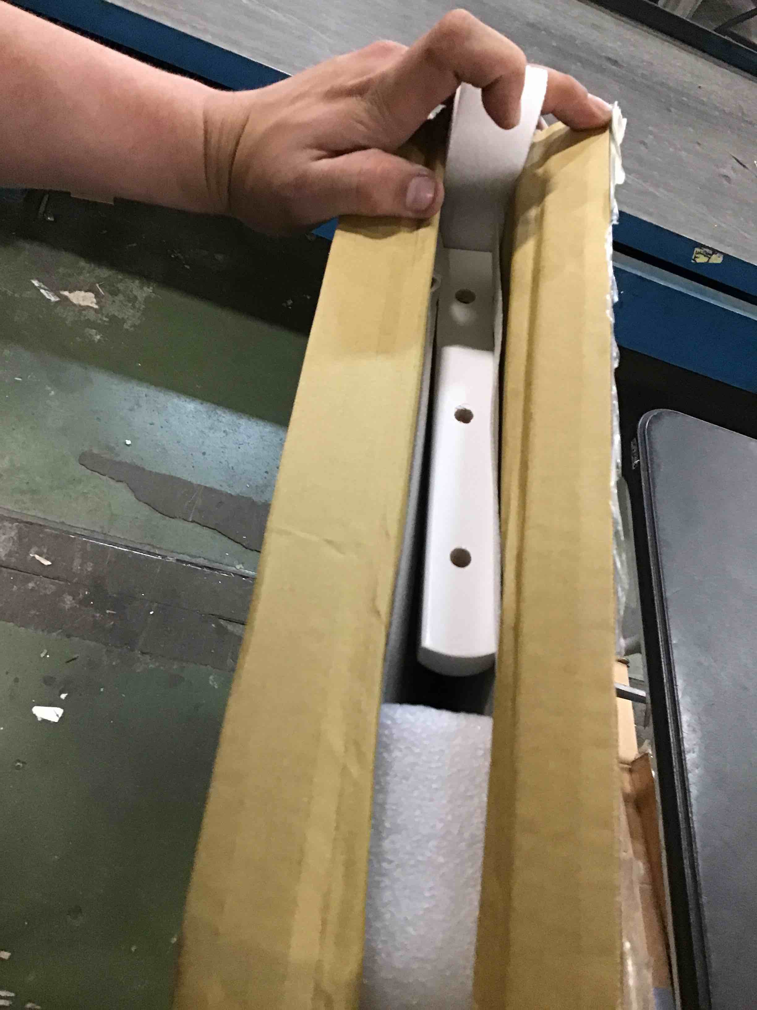 https://s3.amazonaws.com/lotting-images-prod/bidfta/GRN6156028_1715003627263.jpeg