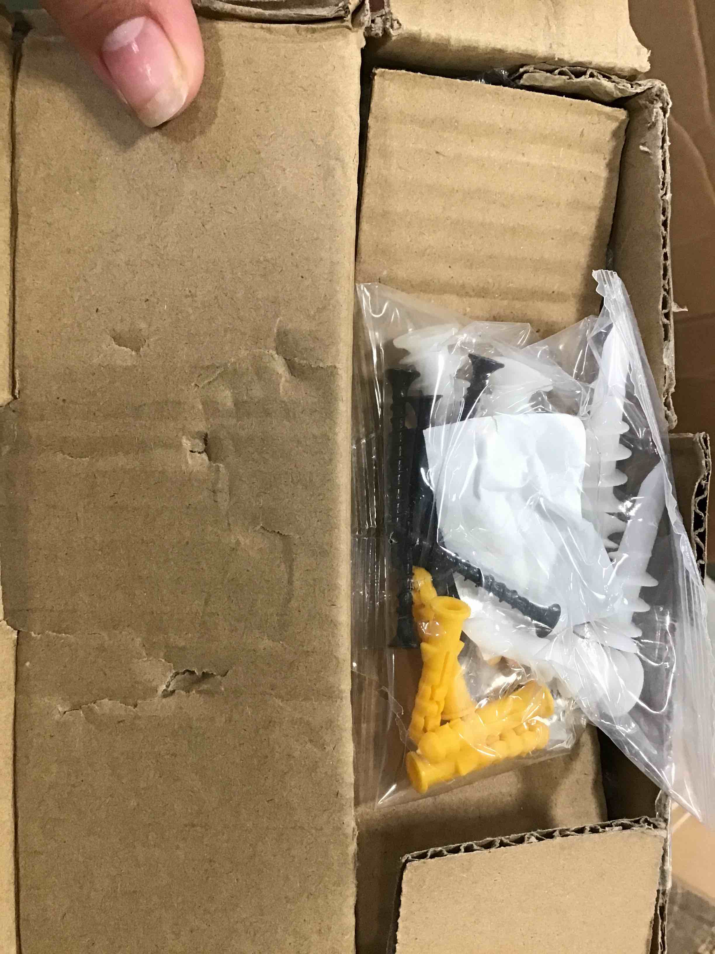 https://s3.amazonaws.com/lotting-images-prod/bidfta/GRN6160658_1714564927811.jpeg