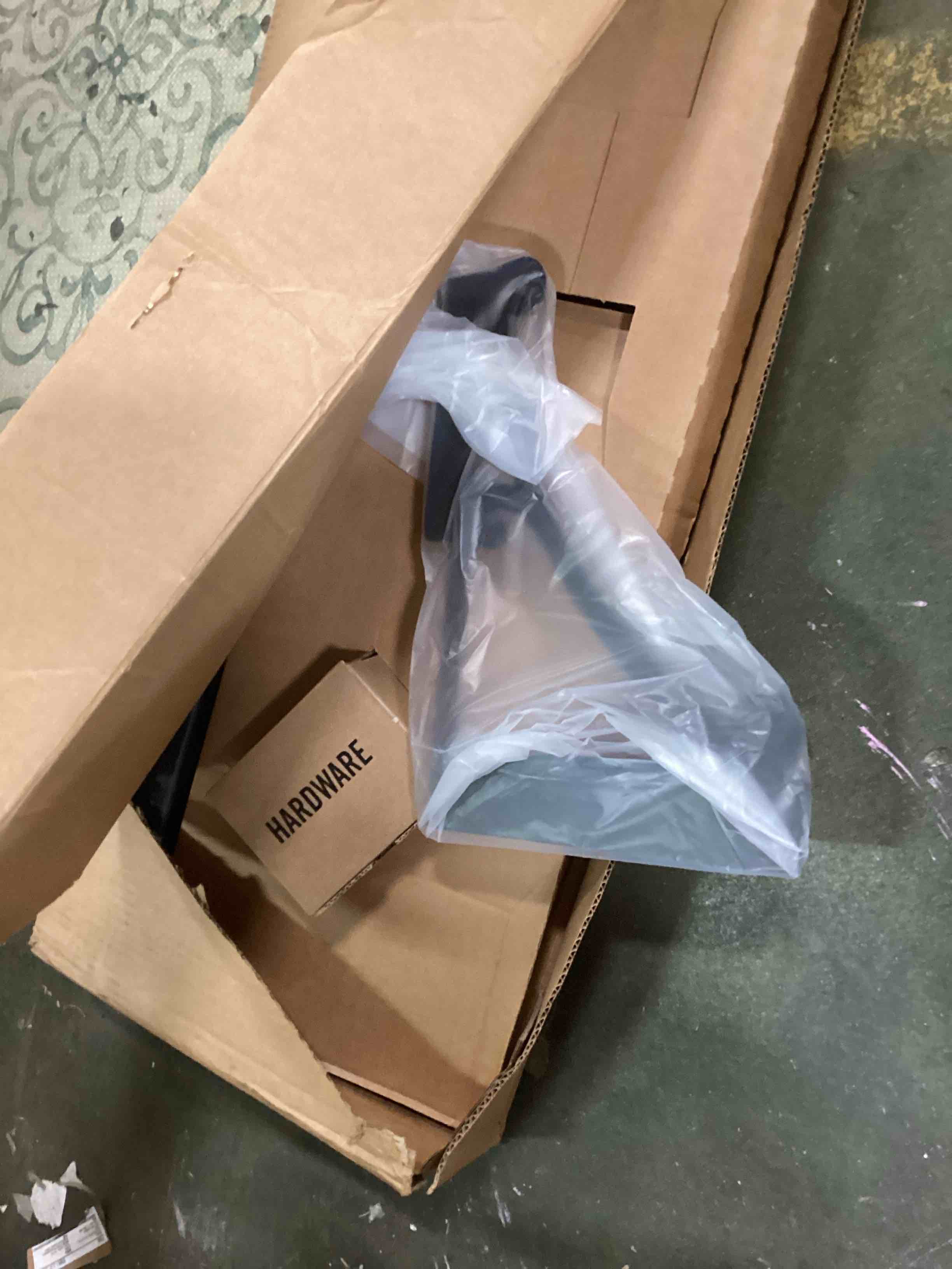 https://s3.amazonaws.com/lotting-images-prod/bidfta/GRN6161123_1714482427228.jpeg