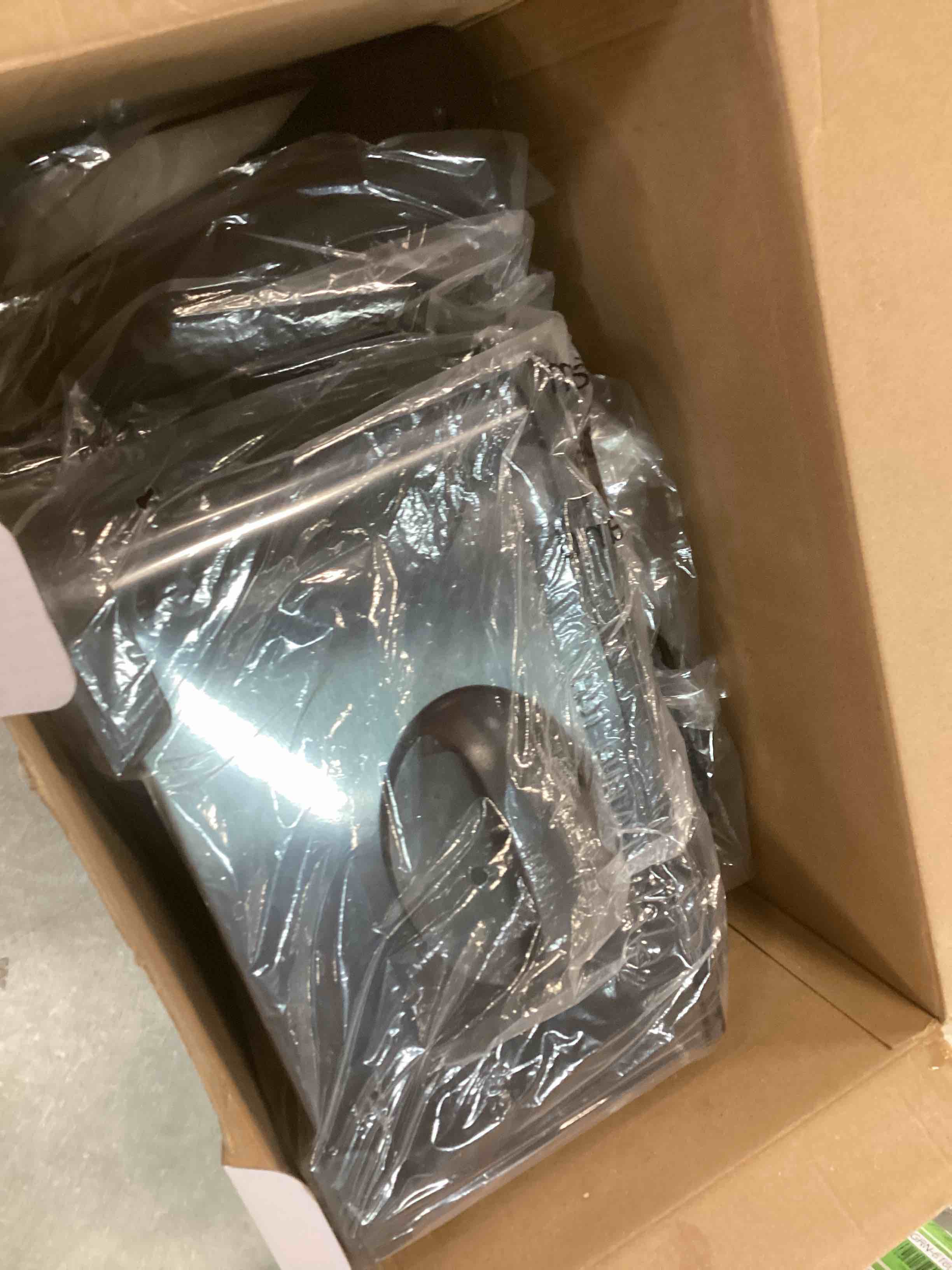 https://s3.amazonaws.com/lotting-images-prod/bidfta/GRN6162494_1714074123129.jpeg