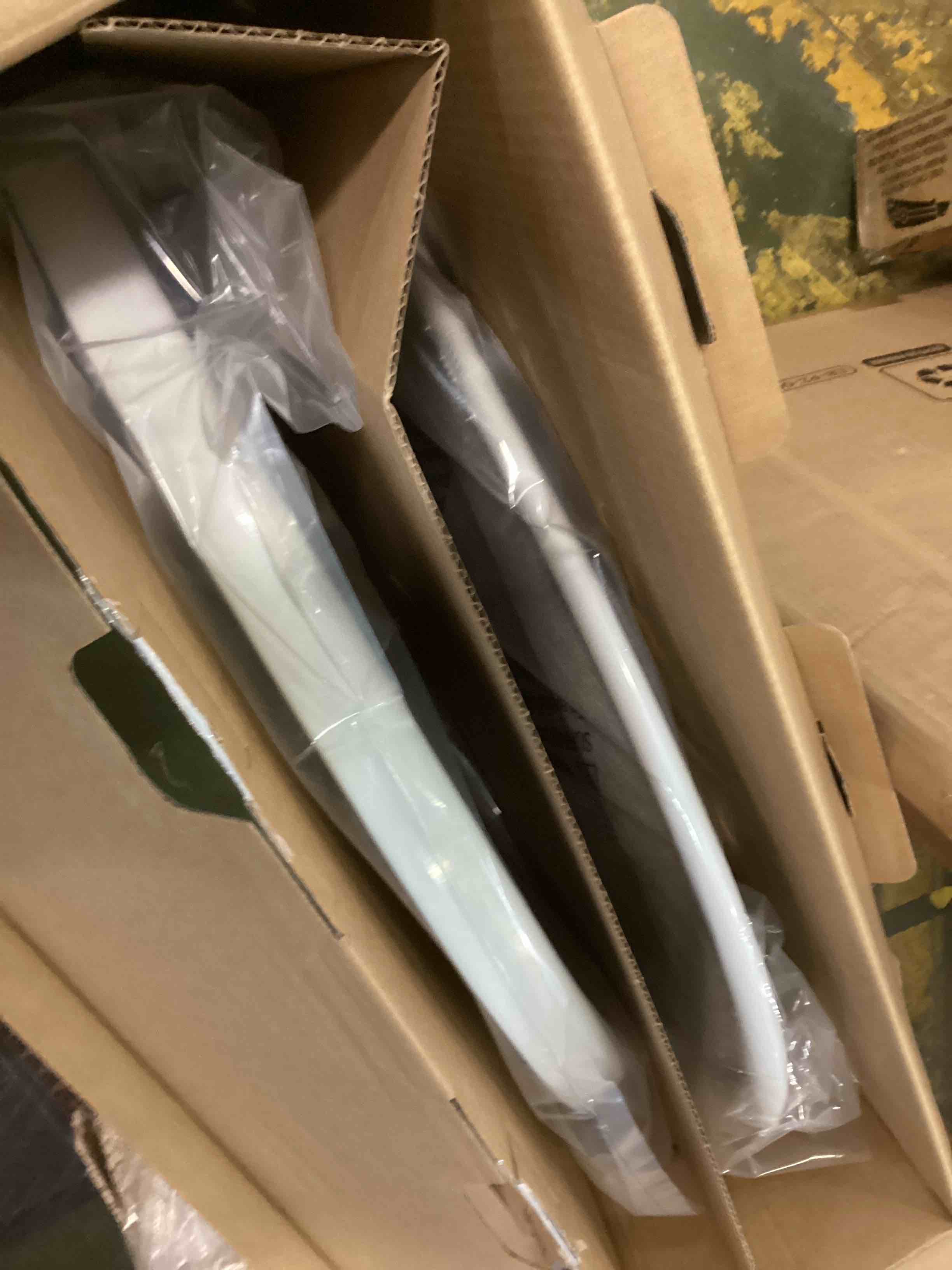 https://s3.amazonaws.com/lotting-images-prod/bidfta/GRN6162995_1714391190878.jpeg