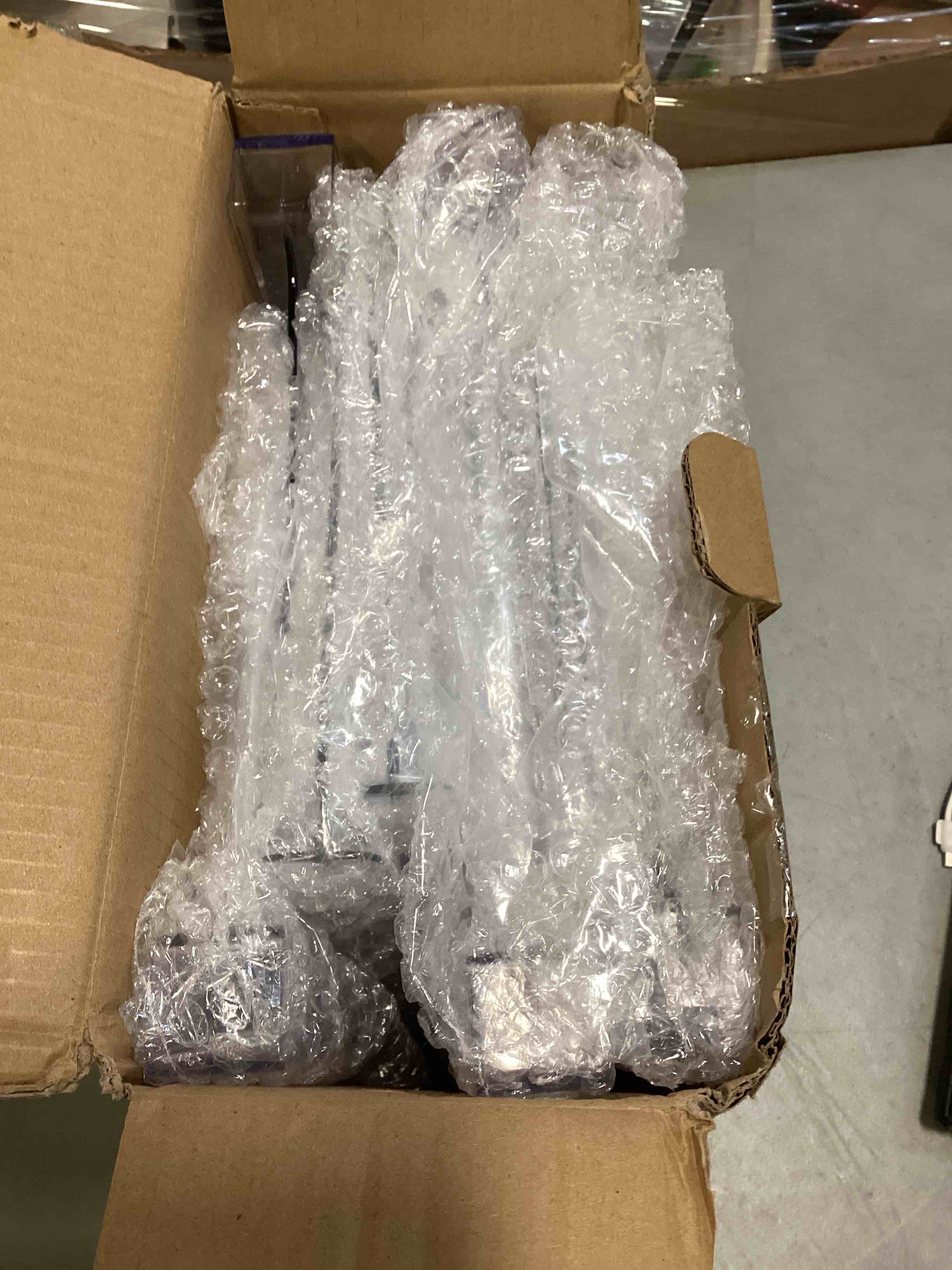 https://s3.amazonaws.com/lotting-images-prod/bidfta/GRN6166678_1719428979279.jpeg