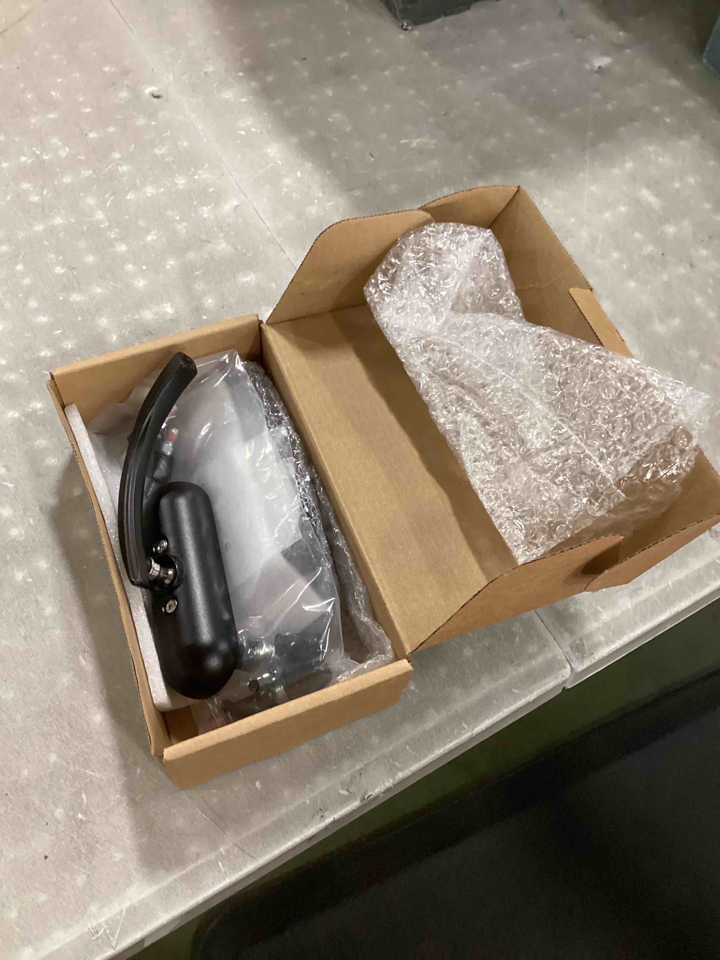 https://s3.amazonaws.com/lotting-images-prod/bidfta/GRN6170938_1718968380745.jpeg